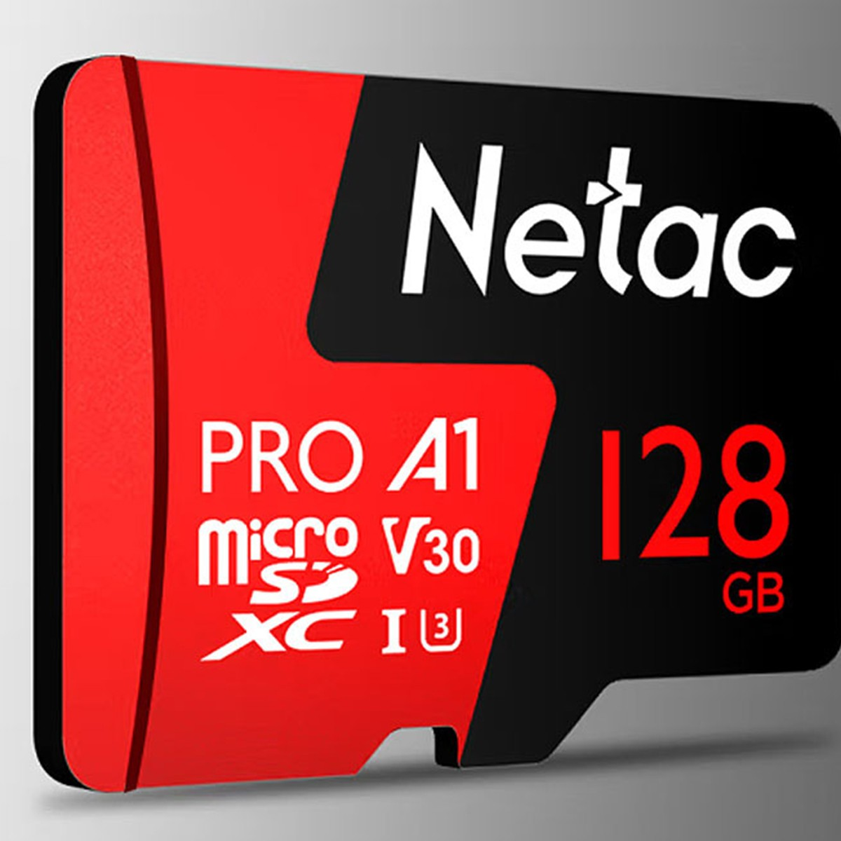 Rote und schwarze Netac Pro A1 Micro-SD-Karte mit 128 GB Kapazität.