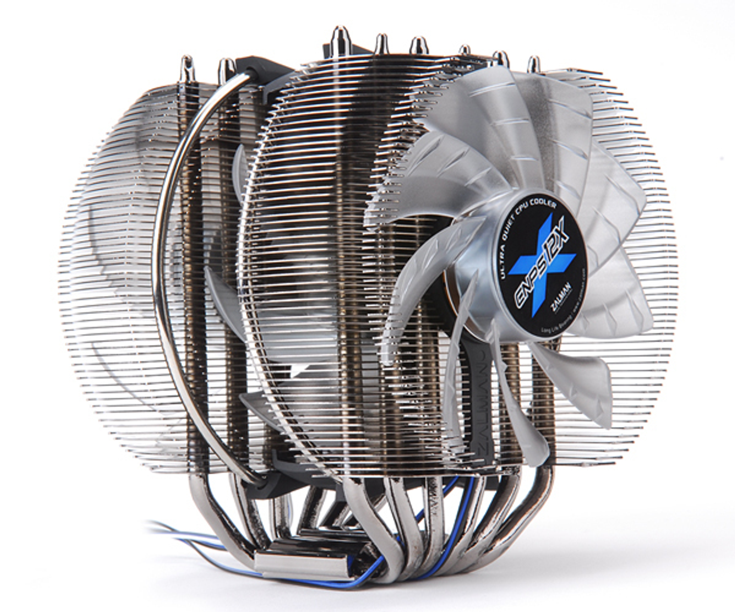 Dissipatore CPU con più alette, una ventola e l'etichetta 'ZALMAN'. Colori argento e blu.