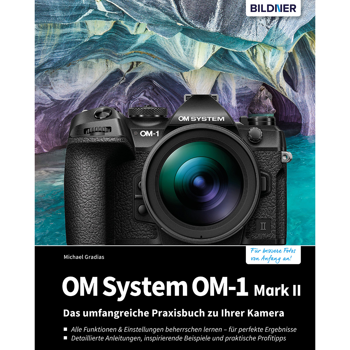 Eine schwarze Kamera mit Objektiv und Text auf einem Buchcover. Der Hintergrund ist eine Höhle.