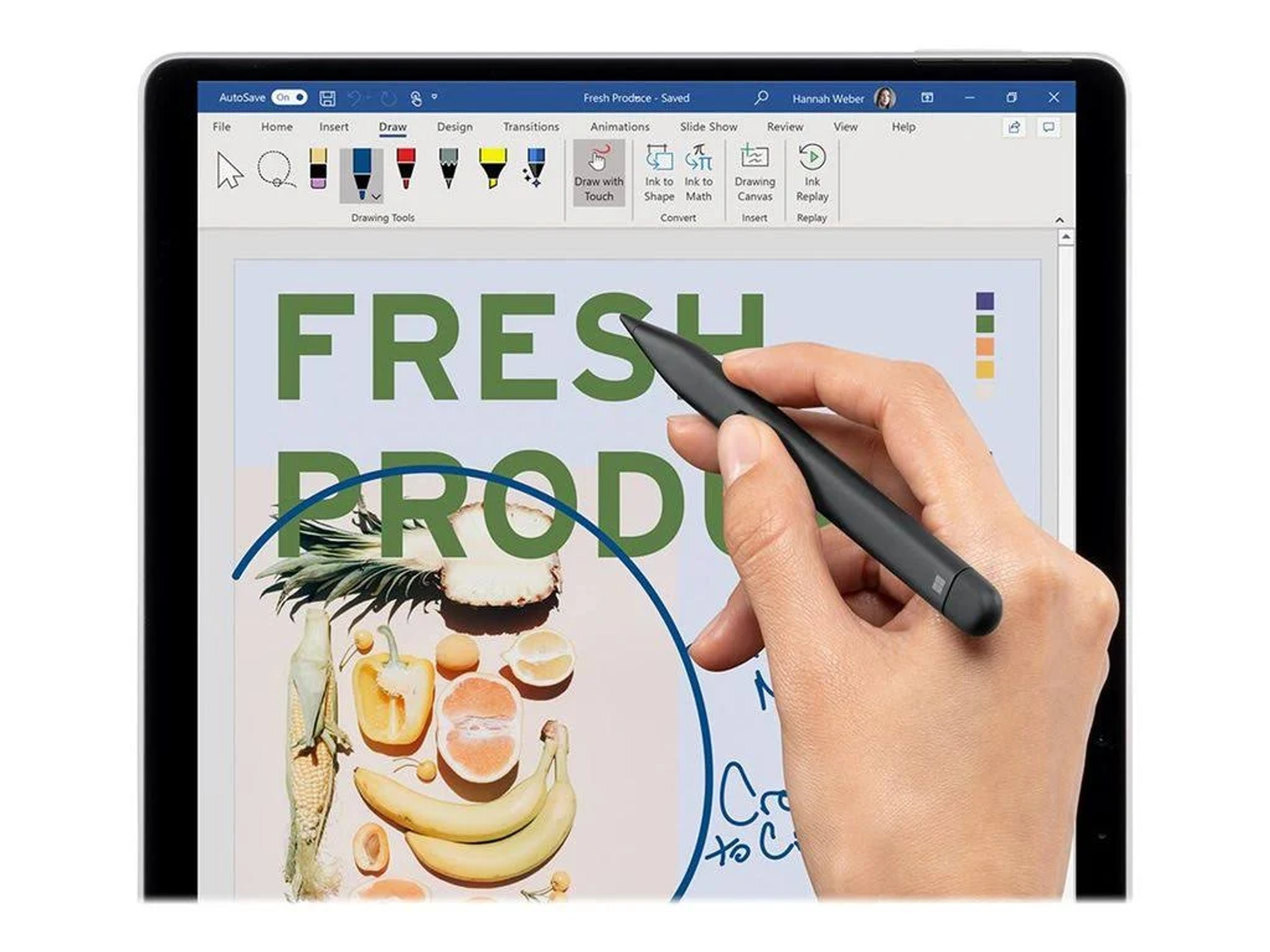 Ein Tablet zeigt eine Zeichenoberfläche. Eine Hand zeichnet mit einem Stift auf dem Bildschirm. Weißer Hintergrund.