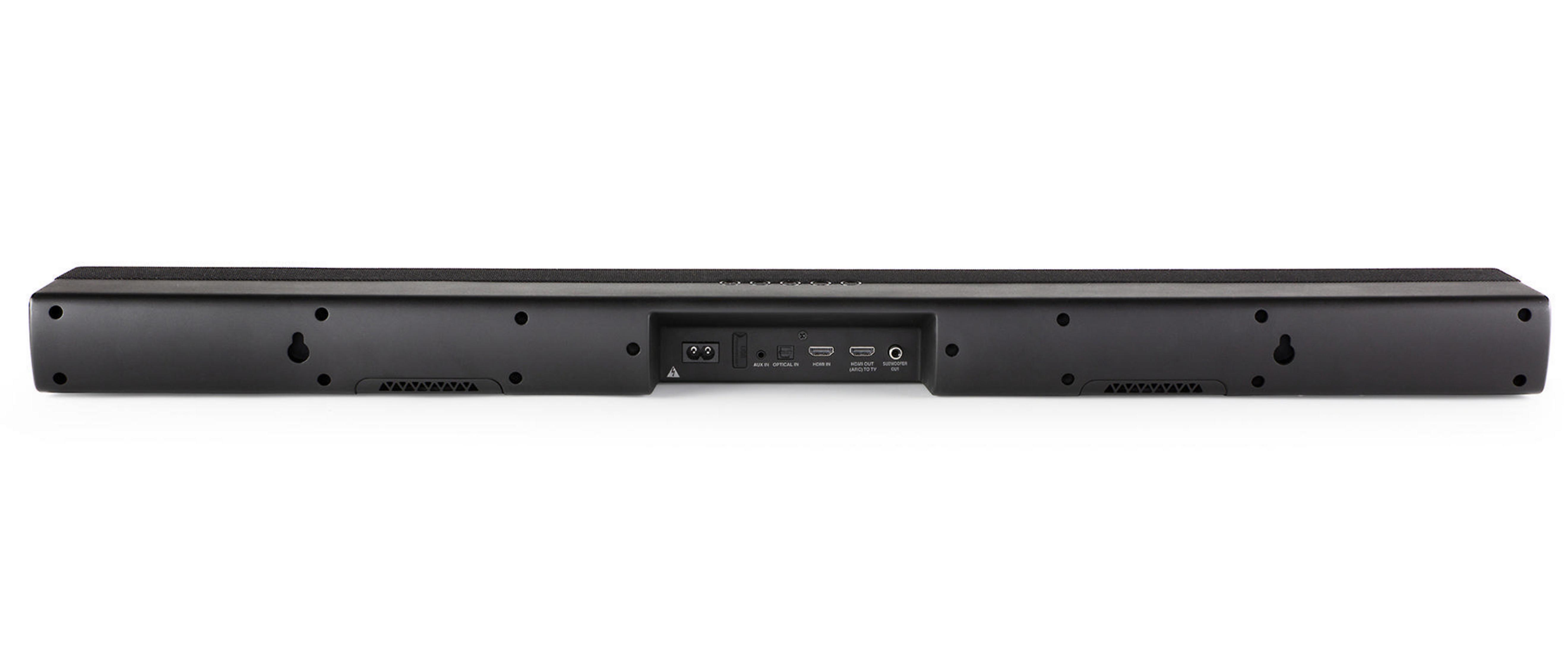 Schwarze Soundbar mit Anschlüssen und Löchern hinten. Weißer Hintergrund.