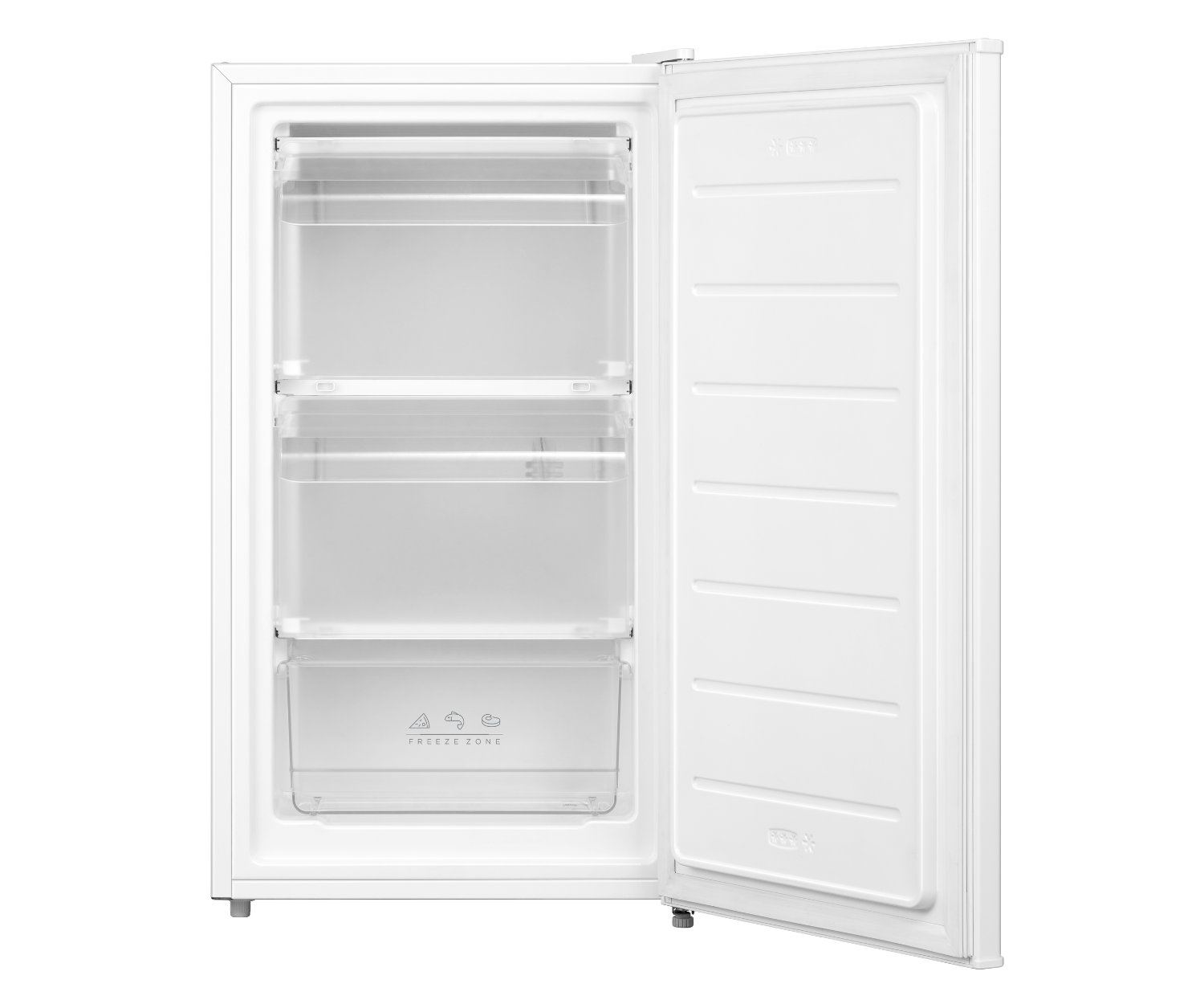 Congelador blanco con puerta abierta, mostrando estantes.