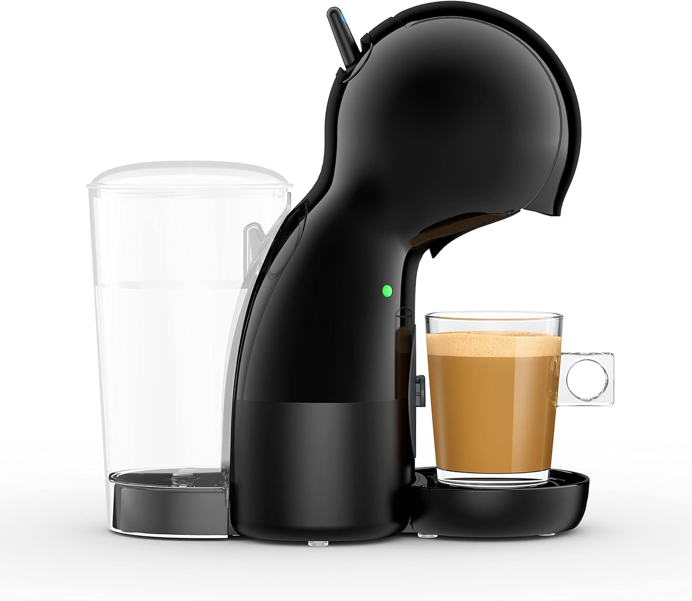 Schwarze Nespresso-Kaffeemaschine mit Kaffeeglas und Wassertank auf weißem Hintergrund.