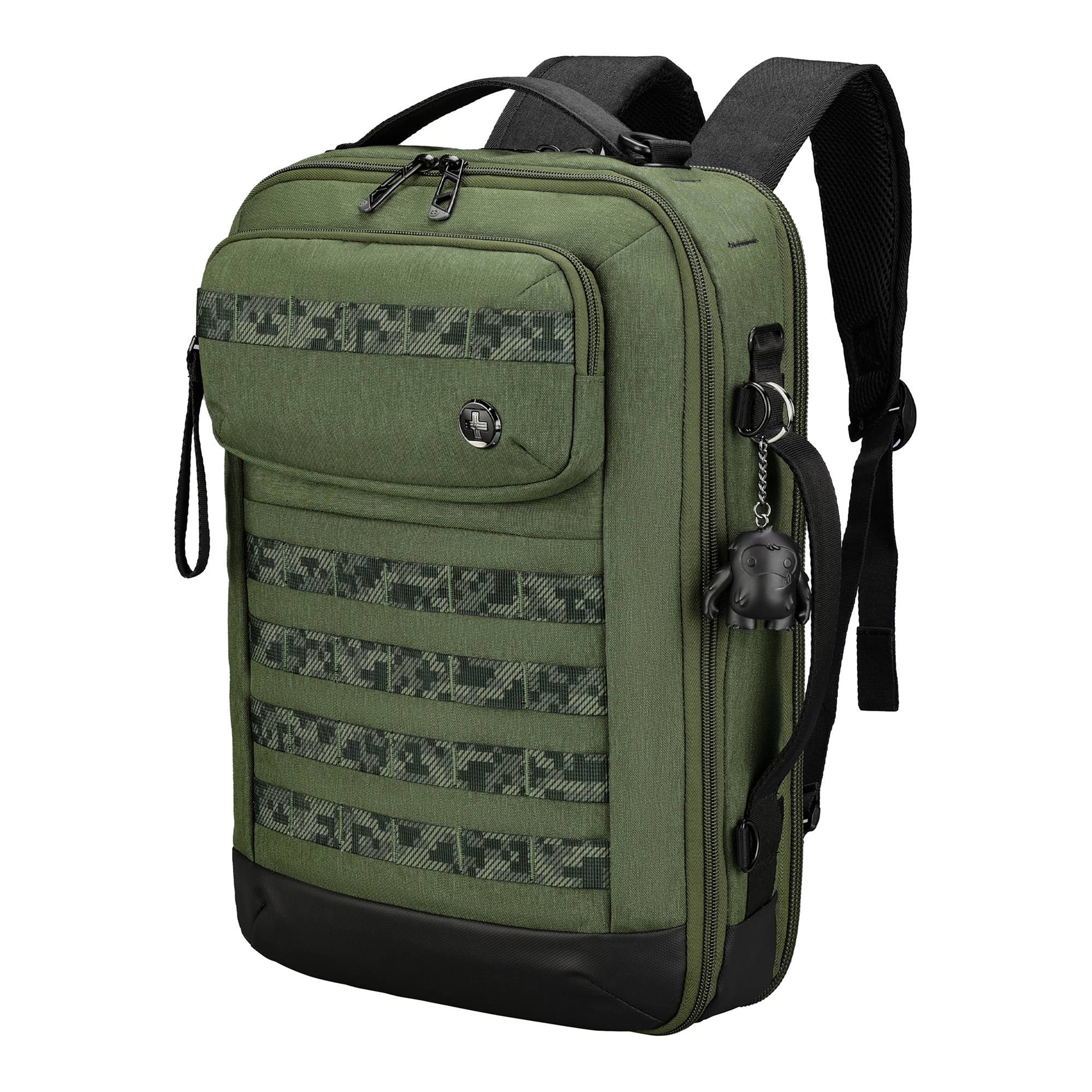 Zaino verde con dettagli neri e un piccolo ciondolo. Tasche e cinghie.