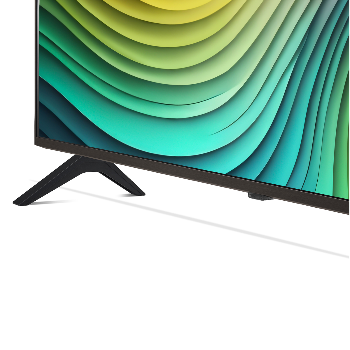 Primer plano de TV con patrón ondulado abstracto y colorido en la pantalla, soporte negro.