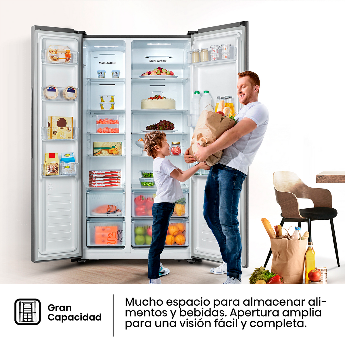 Mężczyzna i dziecko rozładowują zakupy z lodówki, w słonecznym tle.