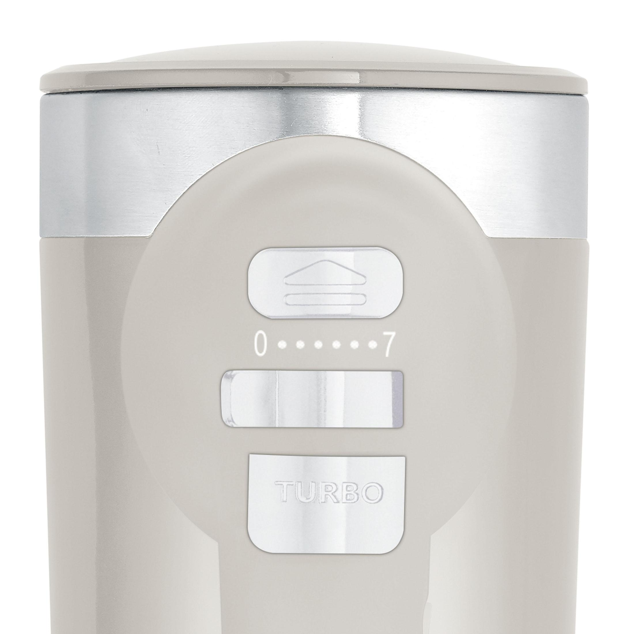 Close-up van een grijs bedieningspaneel van een blender met instellingen voor snelheid en turbo.