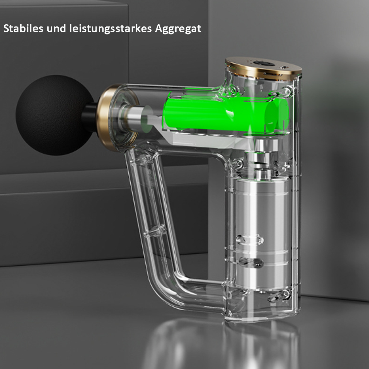 Eine transparente Massagepistole mit grüner Batterie. Die Pistole hat einen schwarzen Kugelkopf.
