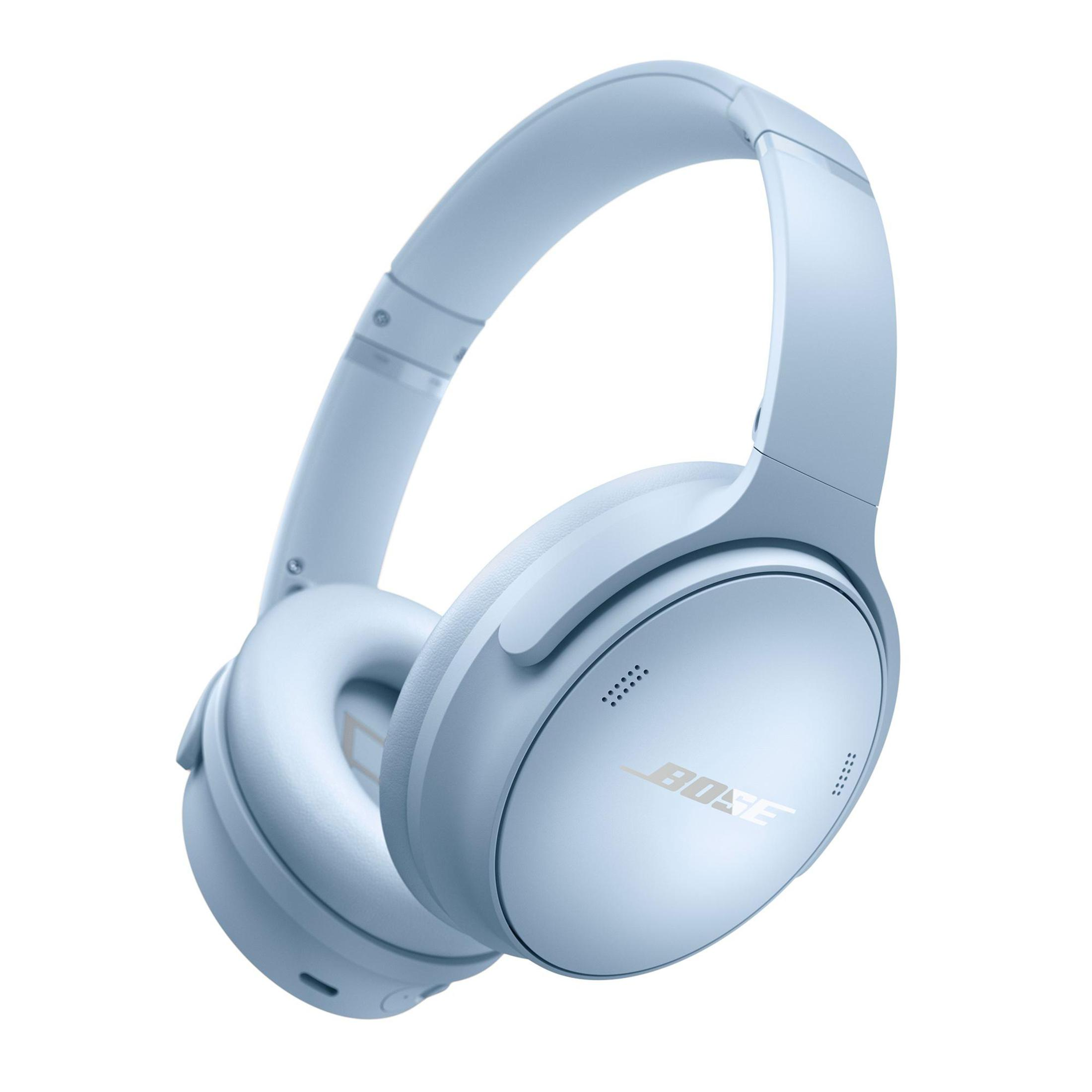 Cuffie Bose azzurro chiaro su sfondo bianco, vista angolata.