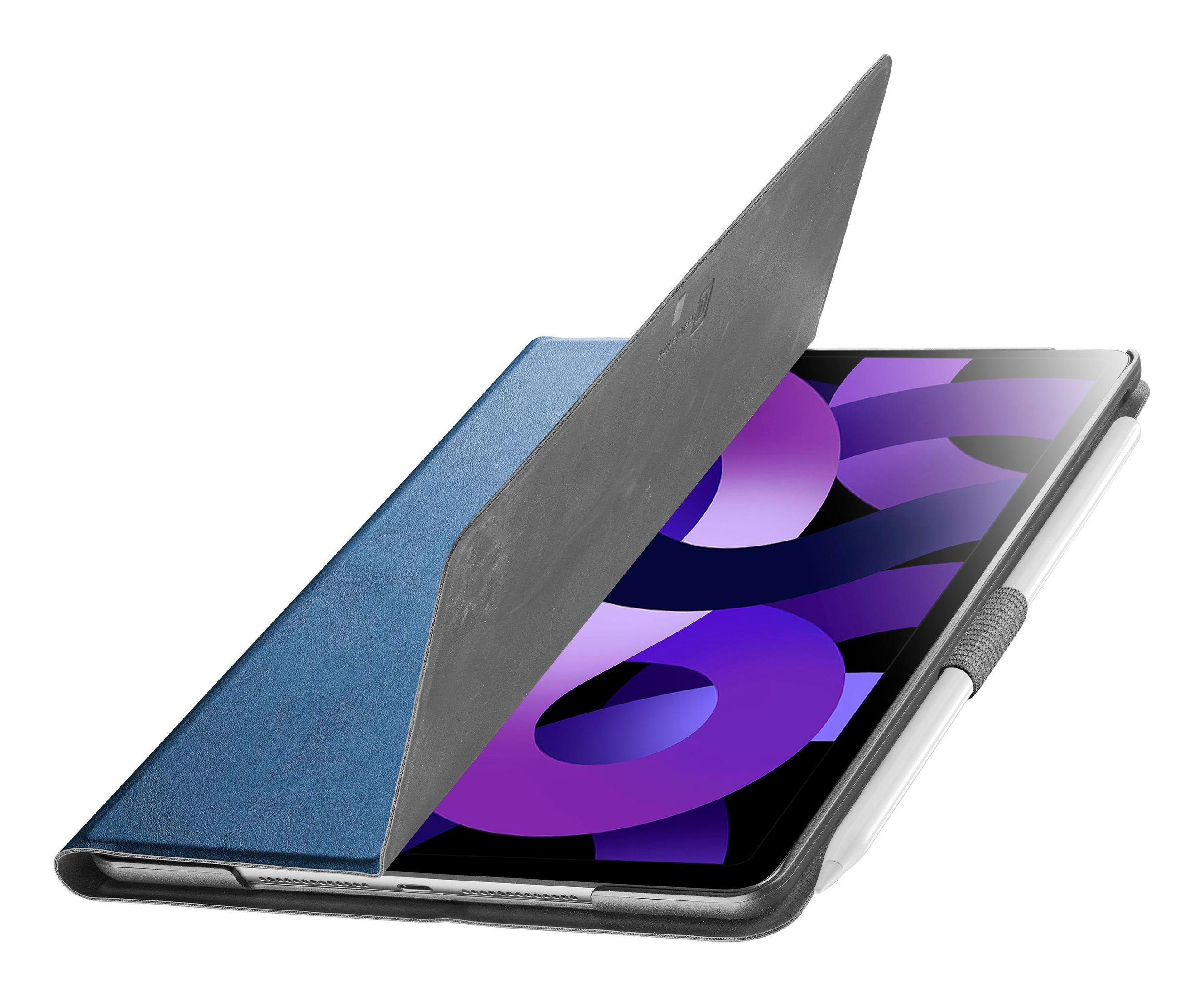 Blaue Tablethülle, offen. Tablet mit lila Bildschirm. Weißer Stift an der Seite.