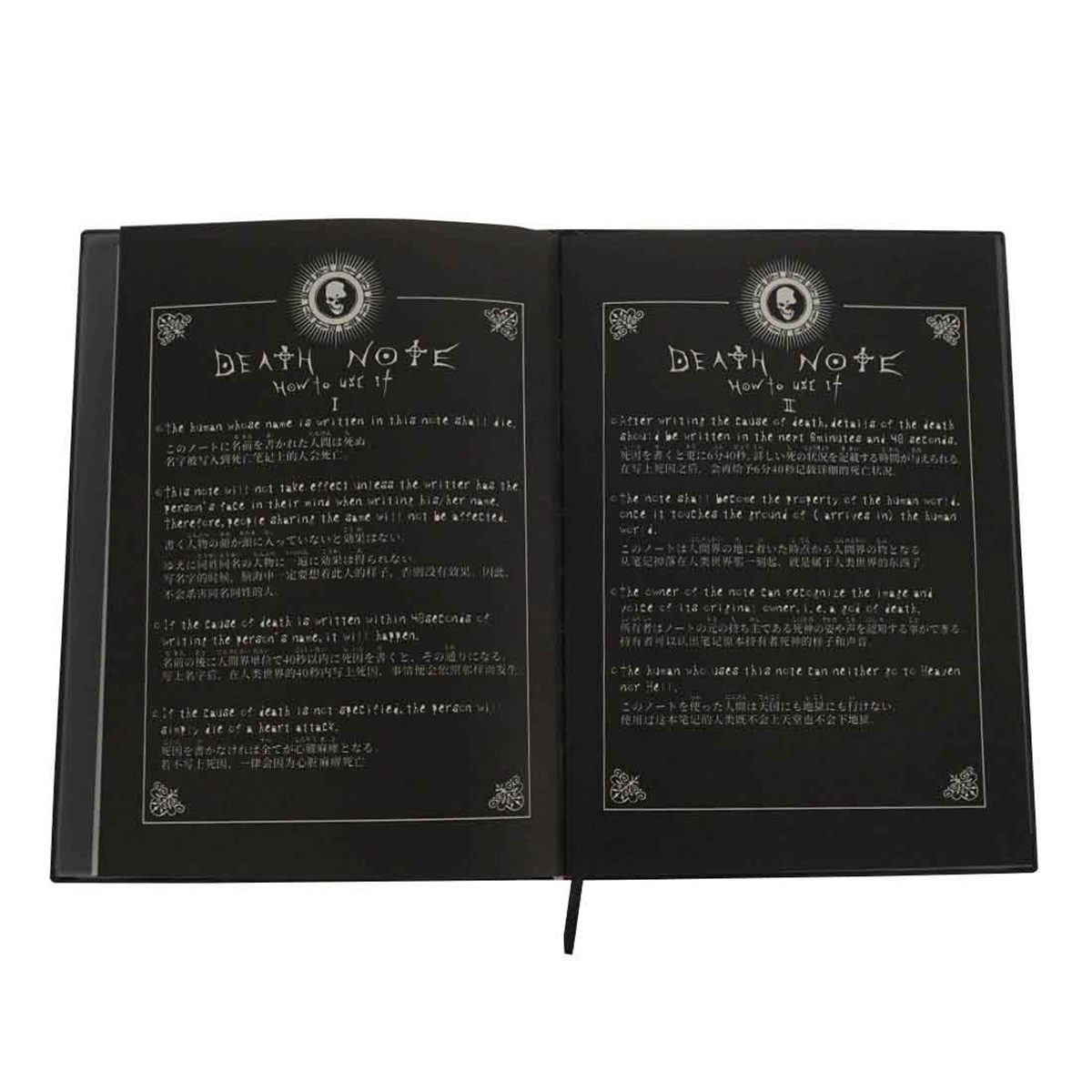 Offenes 'Death Note'-Notizbuch mit Text auf Japanisch und Englisch auf schwarzen Seiten, schwarzer Einband.