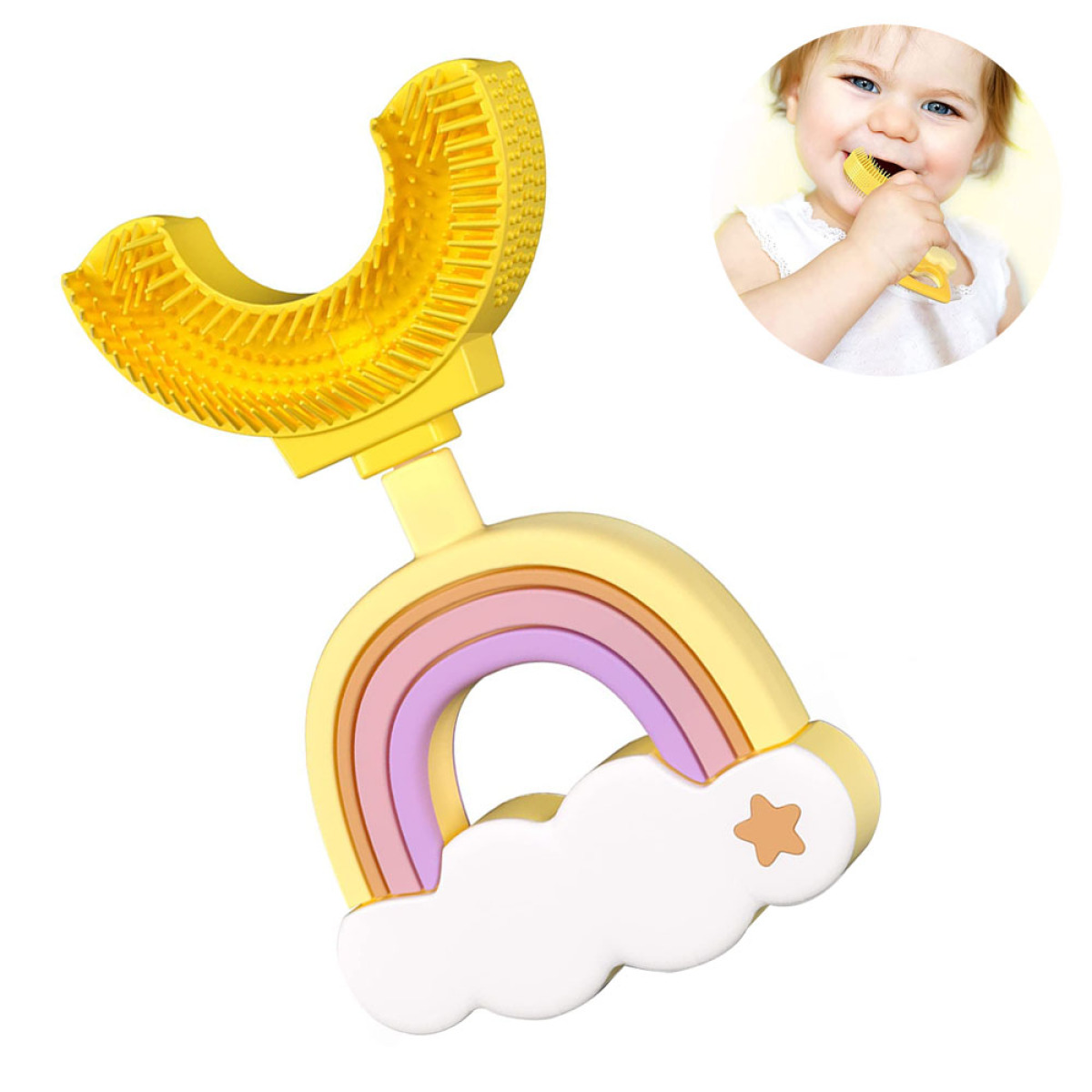 Baby mit gelber Zahnbürste im Mund. Die Zahnbürste ist regenbogenförmig.