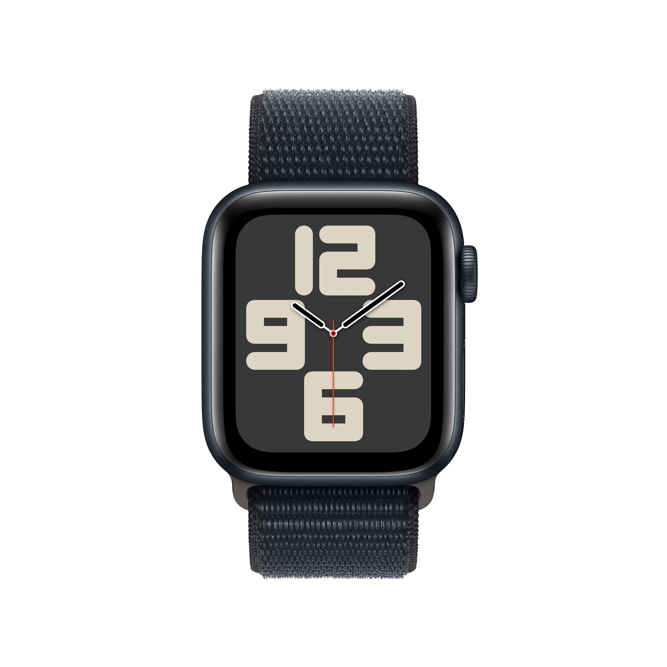 Apple Watch nera con cinturino in tessuto blu, mostra l'ora.