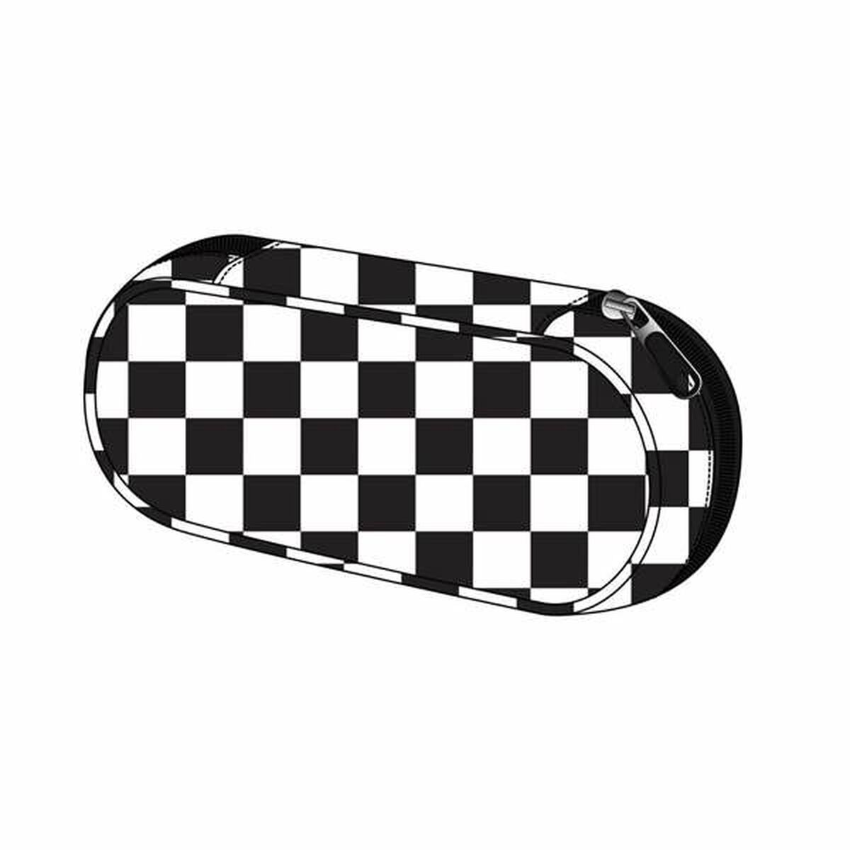 Estuche a cuadros blanco y negro con cremallera negra.
