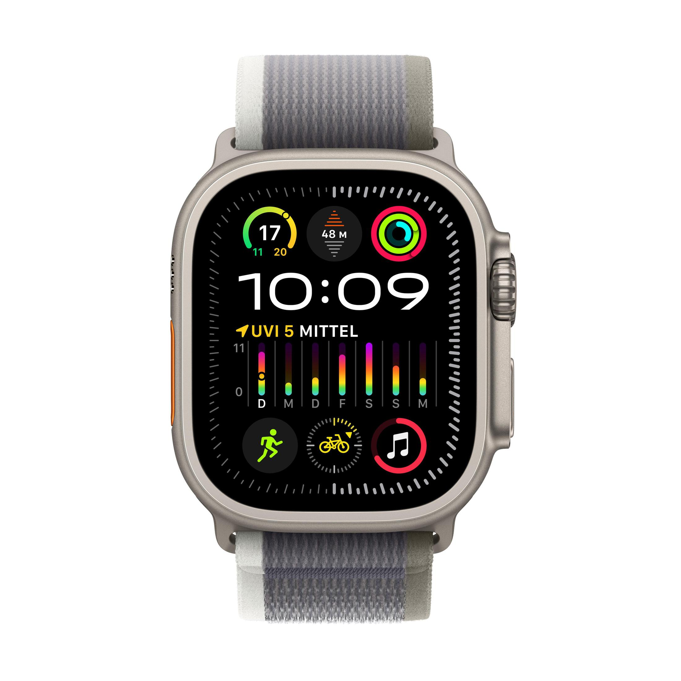 Eine Apple Watch mit Display, das Zeit, Aktivitätsringe und Gesundheitsmetriken zeigt. Sie hat ein graues Armband.