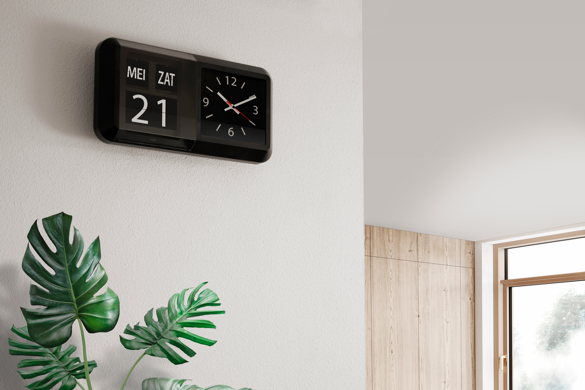Schwarze Wanduhr mit Kalender. Zeigt das Datum MEI ZAT 21 und die Uhrzeit.