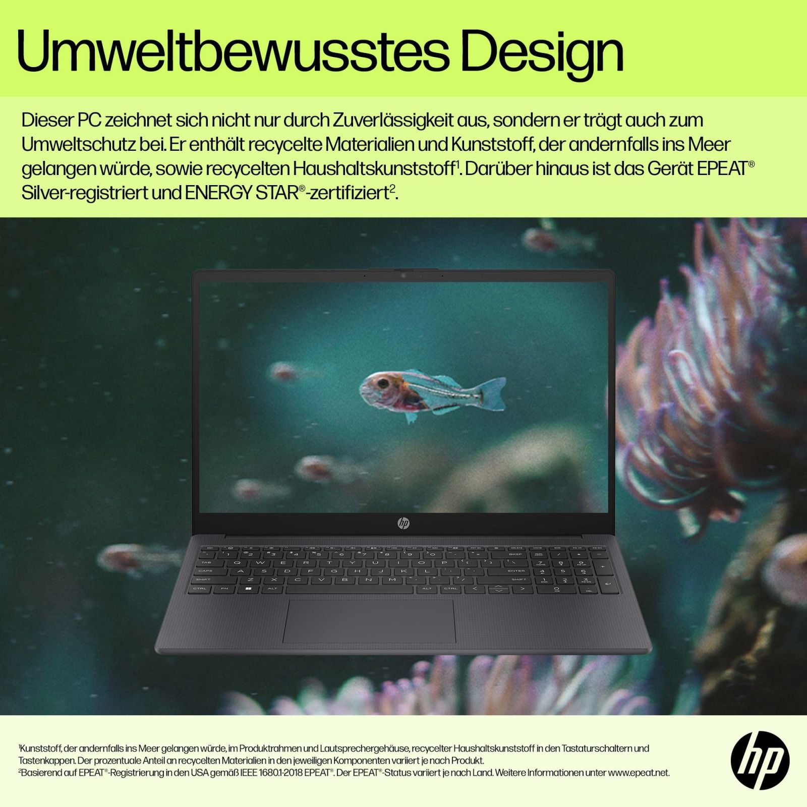 Laptop na biurku z tłem akwarium i tekstem.