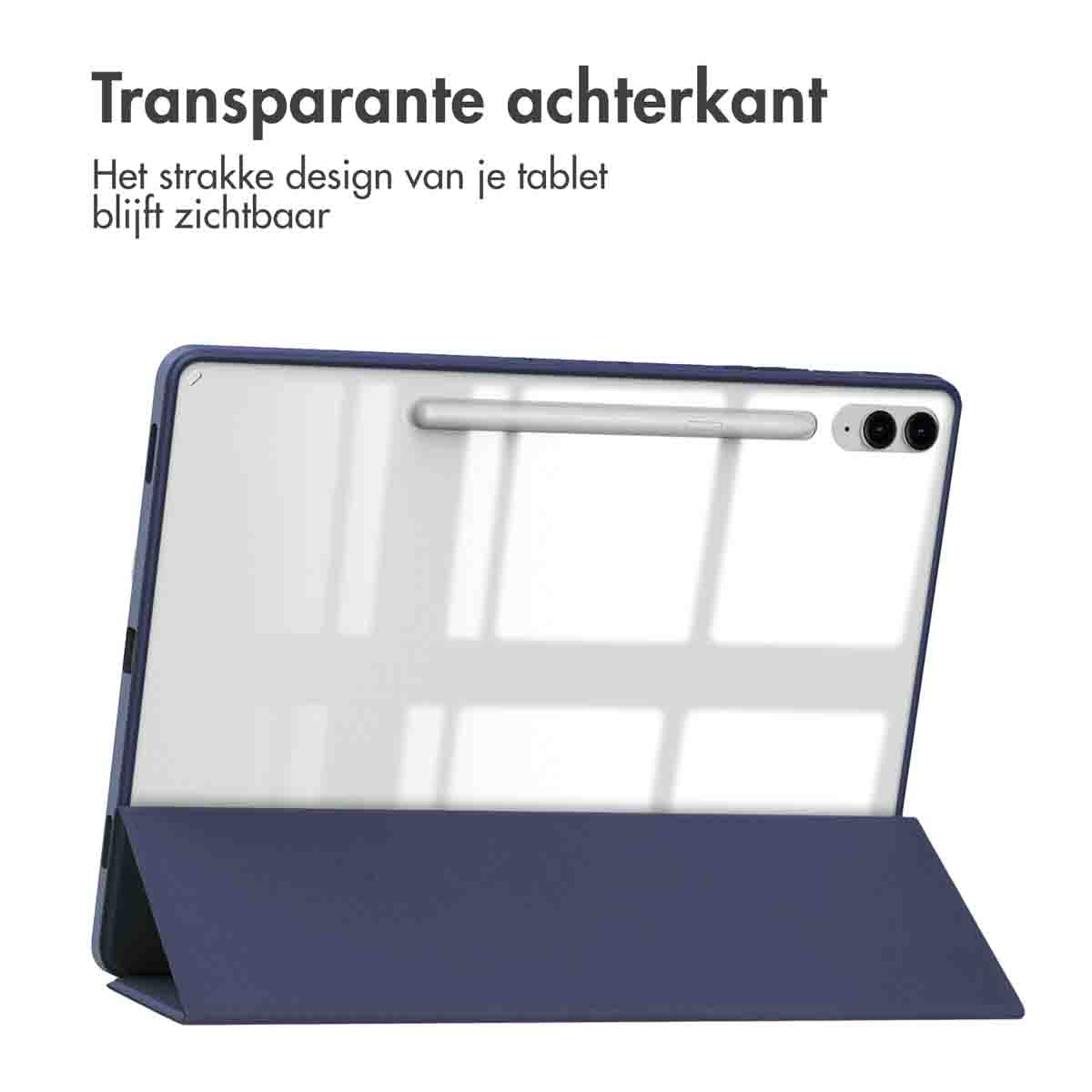 Tablet met donkerblauwe hoes. De achterkant van de tablet is zichtbaar. Een pen wordt bovenaan het scherm gehouden.