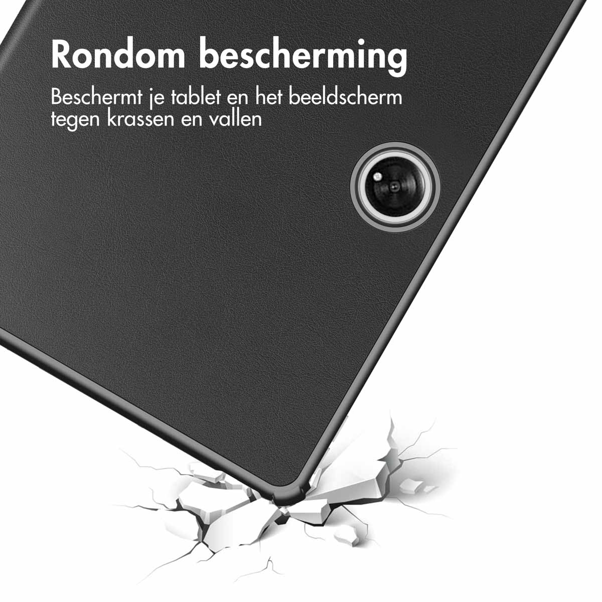 Zwarte tablethoes schuin, tegen een wit oppervlak. Gebarsten oppervlak eronder, tekstoverlay.