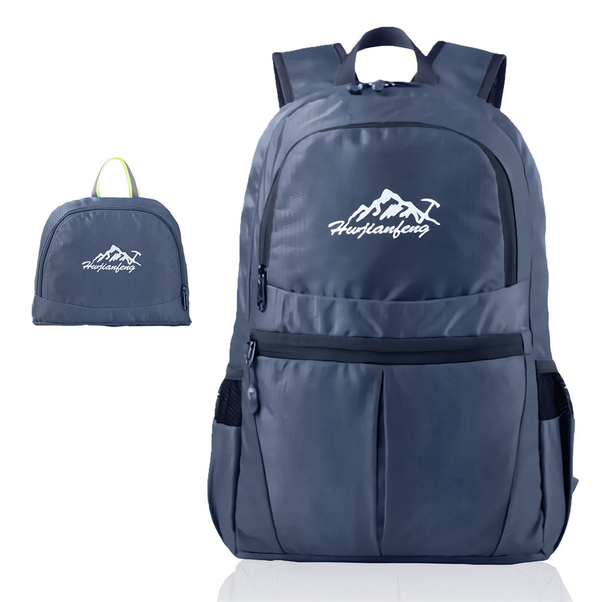 Blauer Rucksack mit einer kleineren, gefalteten Version. Verfügt über ein Logo. Der Hintergrund ist weiß.