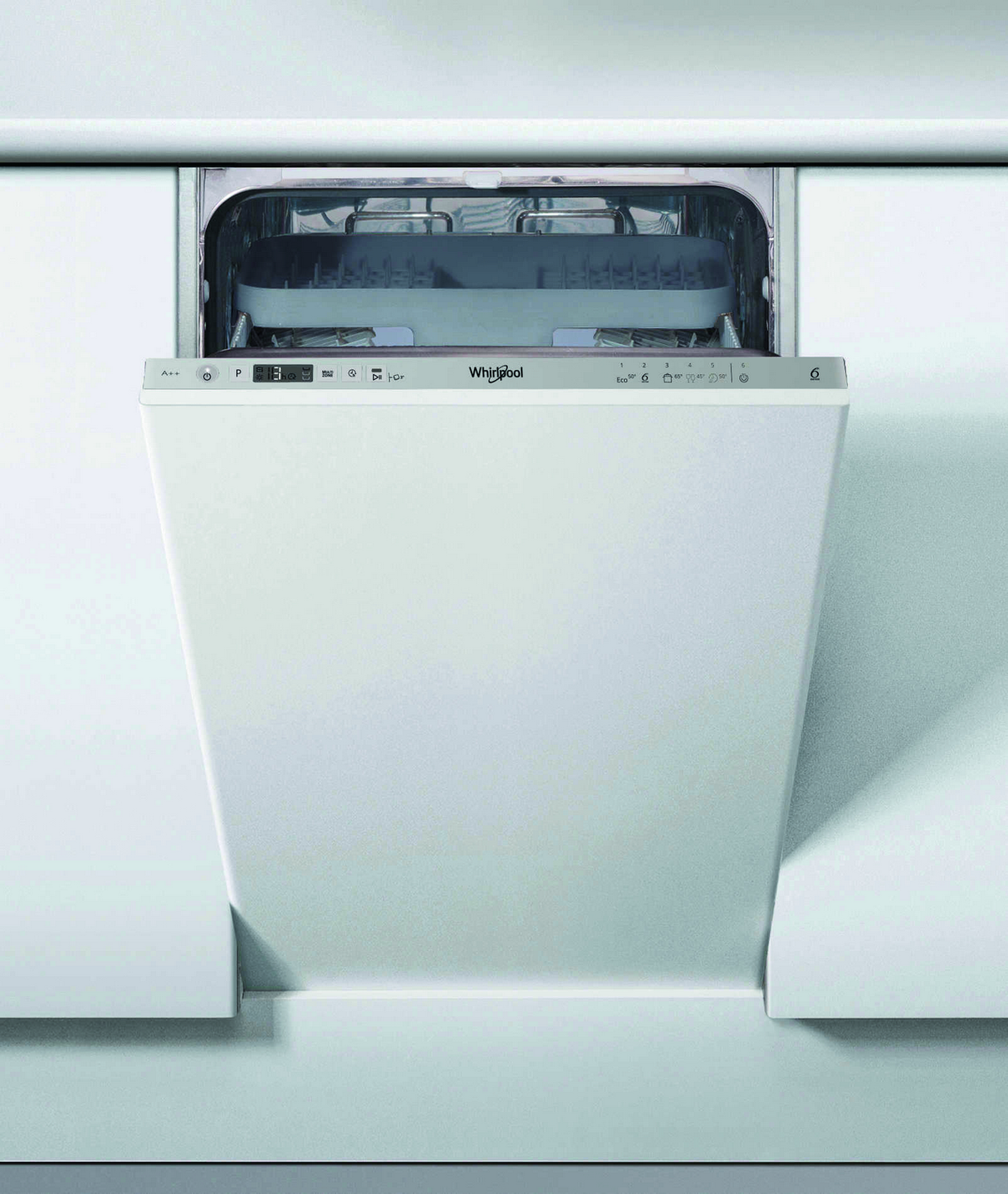 Un lavavajillas Whirlpool blanco con la puerta abierta, mostrando los estantes interiores. El fondo es blanco.