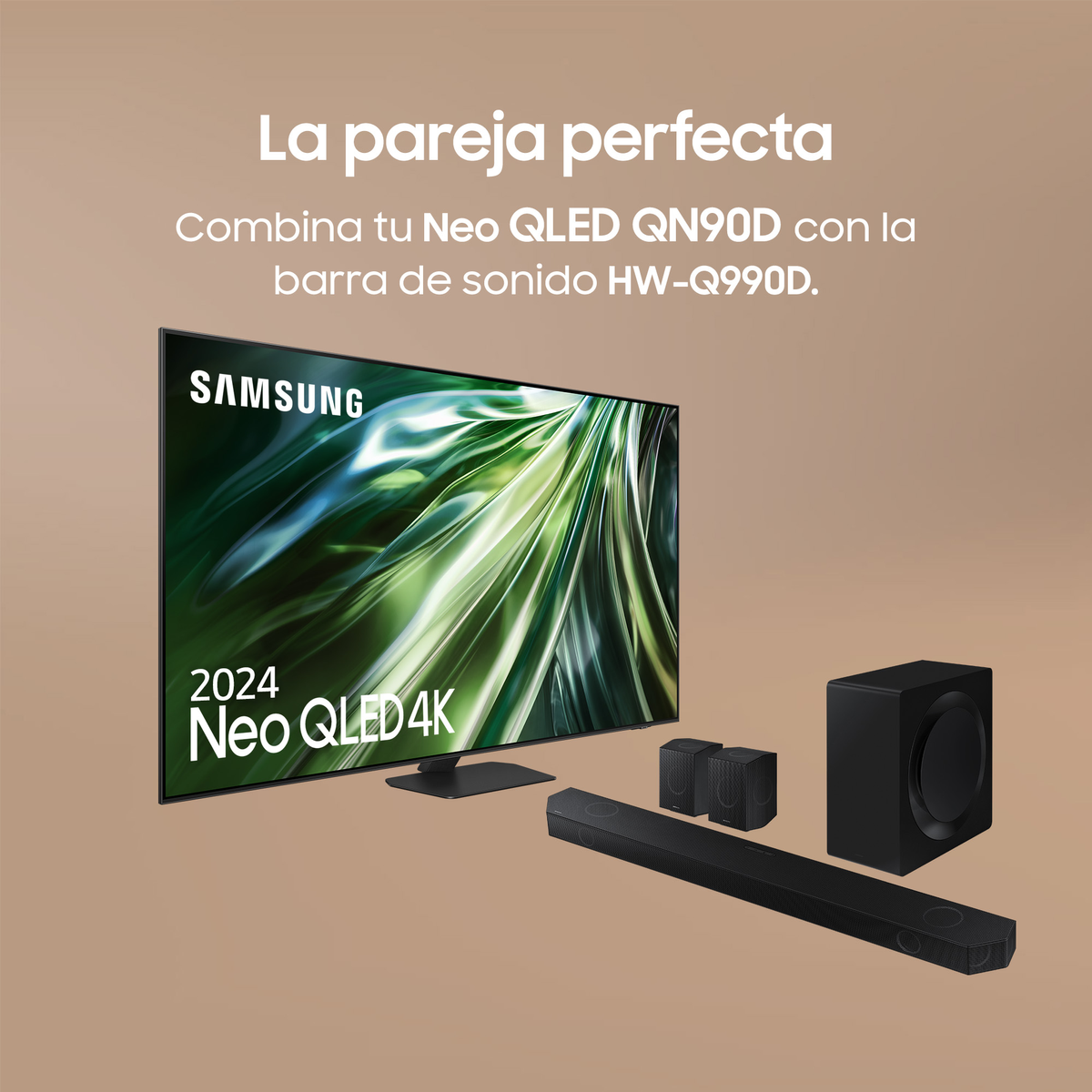 Telewizor Samsung Neo QLED z soundbarem, głośnikami i subwooferem na brązowym tle.