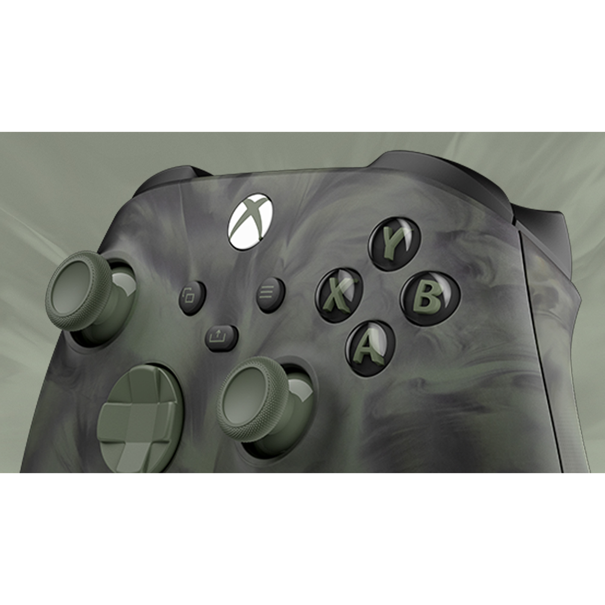 Nahaufnahme eines Xbox-Controllers. Die Tasten sind grün, mit marmoriertem Schwarz-Grün-Finish.