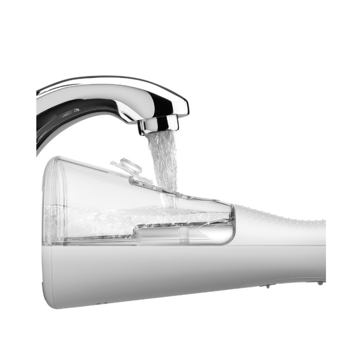 Un idropulsore con acqua che scorre da un rubinetto.