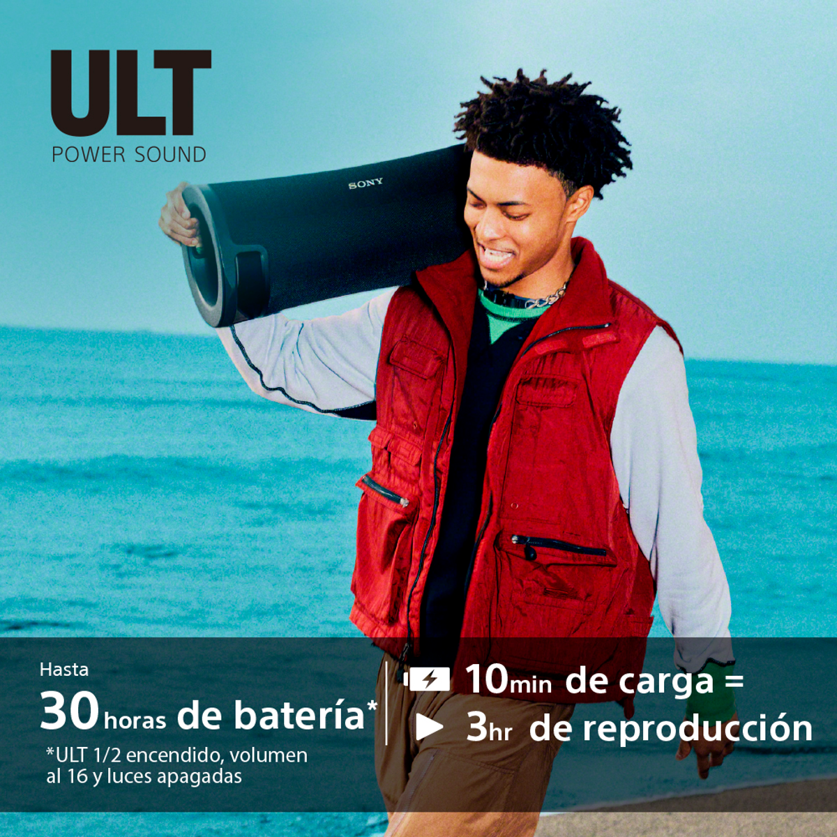 Uomo con altoparlante nero. Testo: ULT Power Sound, 30 ore batteria, 10 min carica = 3 ore riproduzione.
