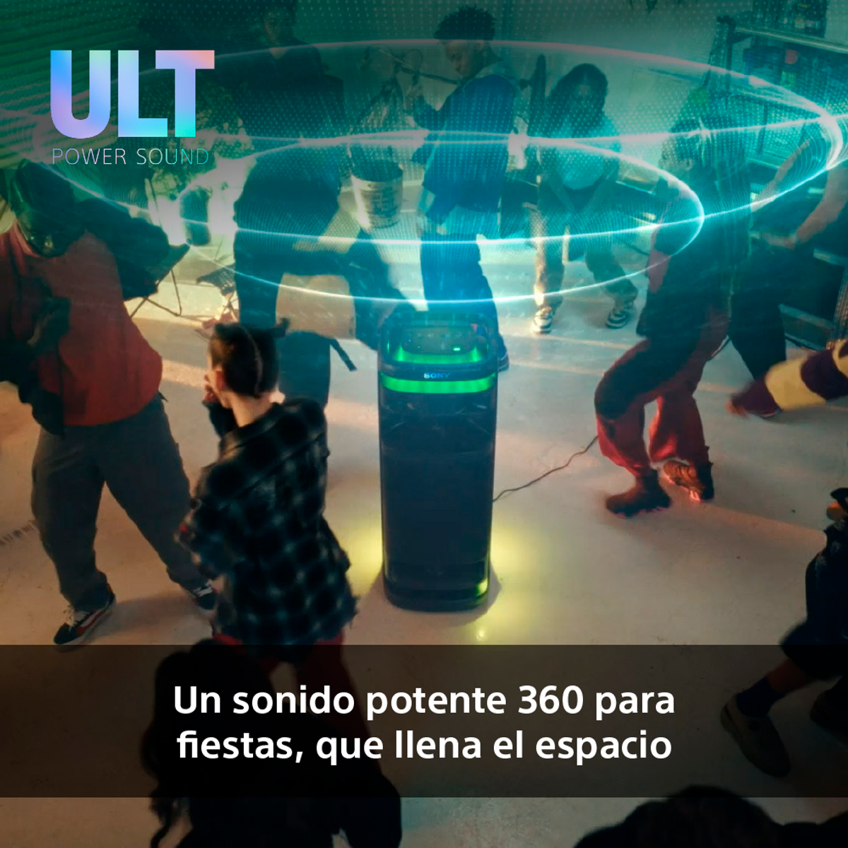 Persone ballano attorno a un altoparlante. La luce al neon circonda l'altoparlante. Lo sfondo è sfocato.