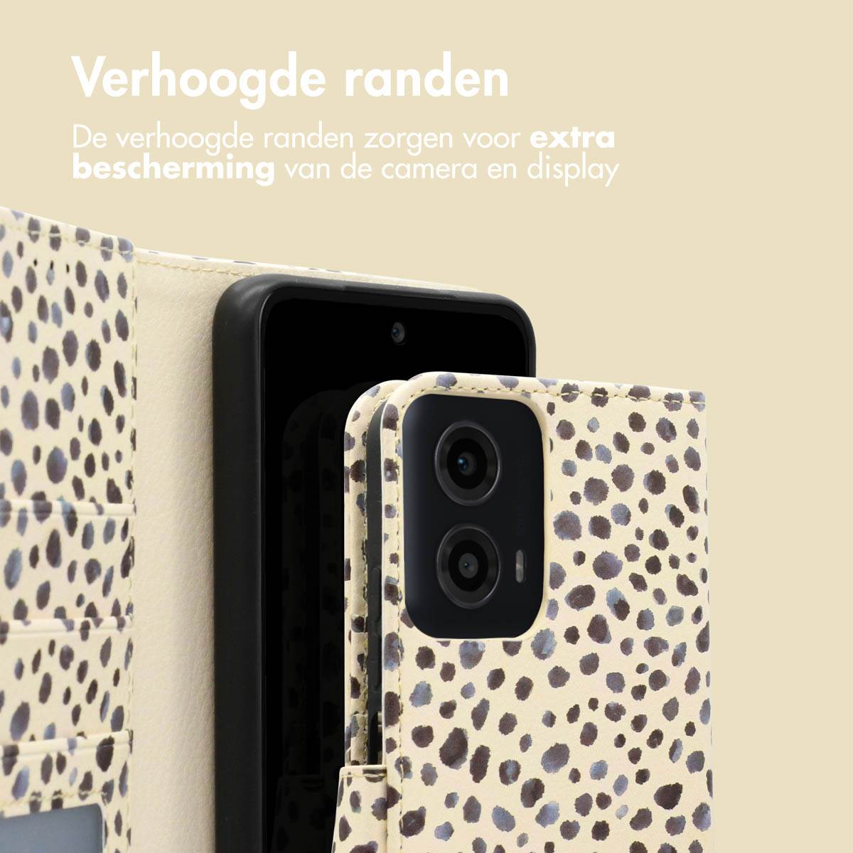 Een telefoon in een hoesje met patroon. Close-up toont een telefoonhoes met patroon.