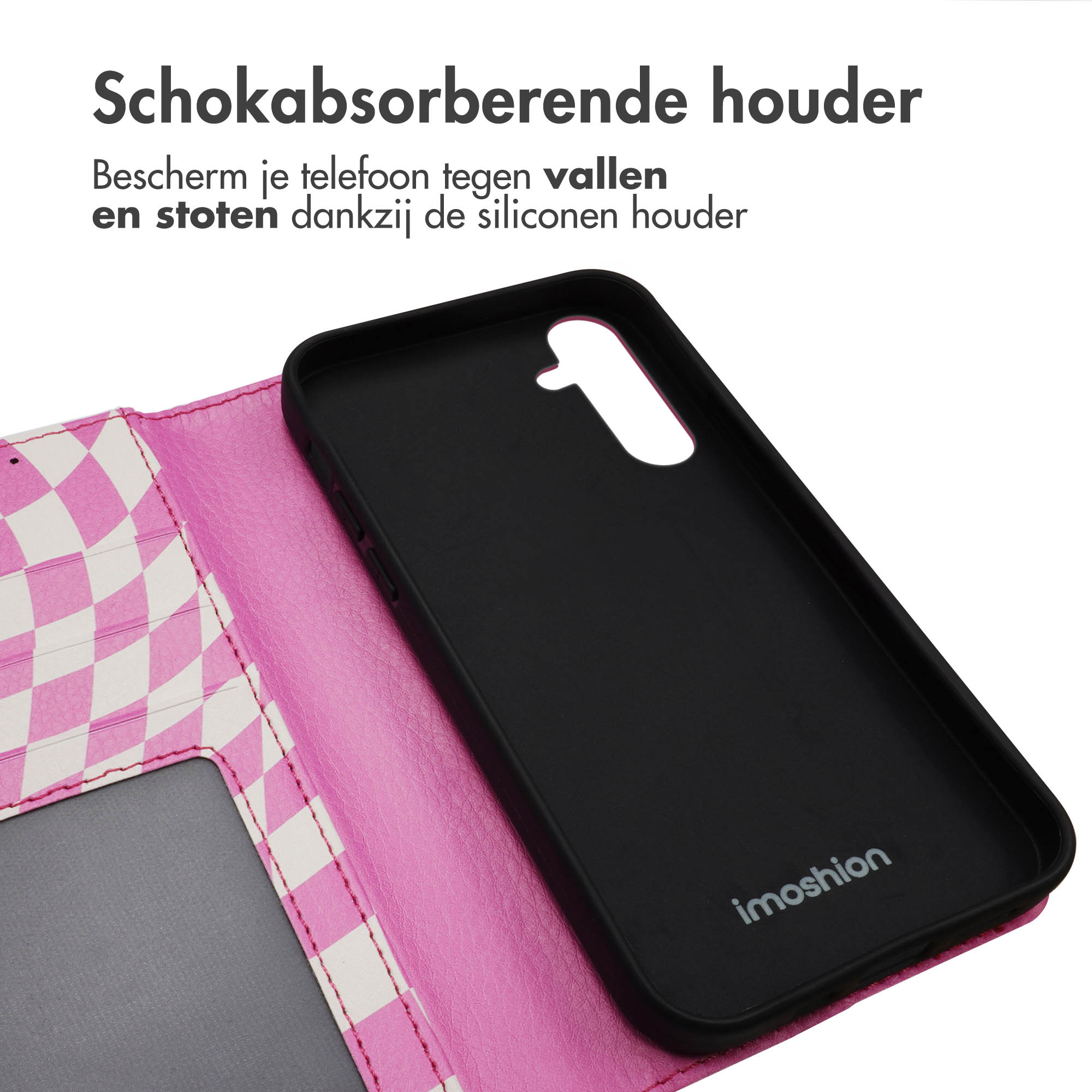 Zwart telefoonhoesje met roze en wit geruit patroon. Open telefoonhoesje. Merk Imoshion.