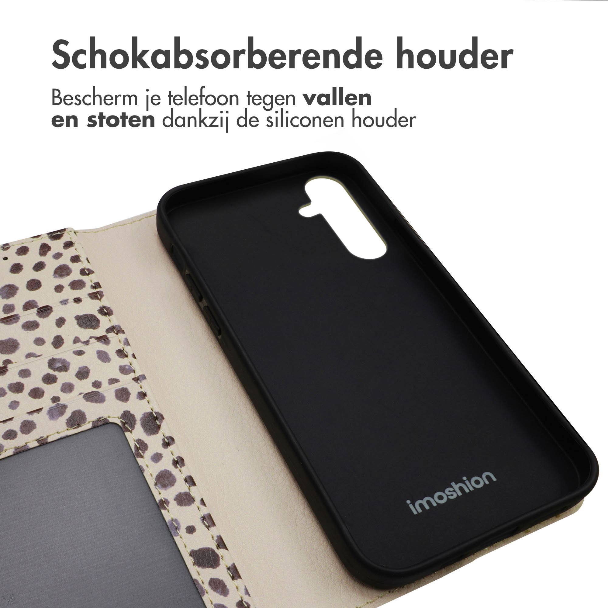 Zwarte telefoonhoes met luipaardprint portemonnee. Siliconen houder beschermt telefoon. 'imoshion' logo zichtbaar.