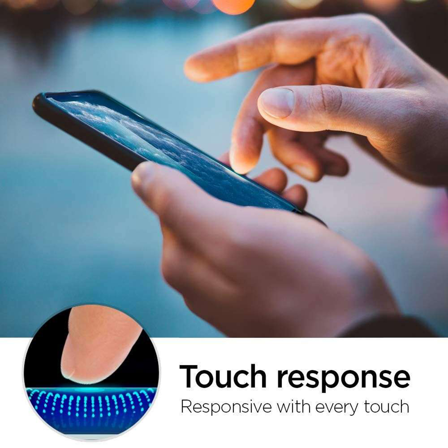 Een persoon raakt het smartphonescherm aan. De telefoon heeft een schermbeschermer.