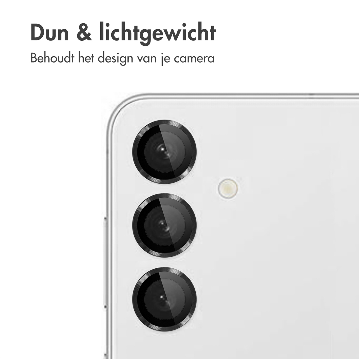Close-up van de cameralenzen van een telefoon met lensbeschermers. De tekst zegt 'dun & lichtgewicht'.