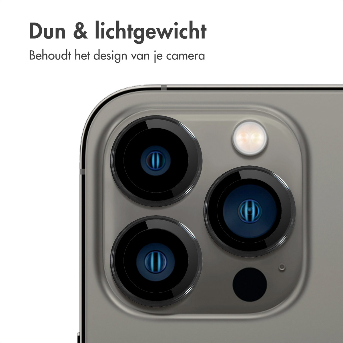 Close-up van een grijze smartphonecamera met drie lenzen. Tekst: Dun & lichtgewicht.