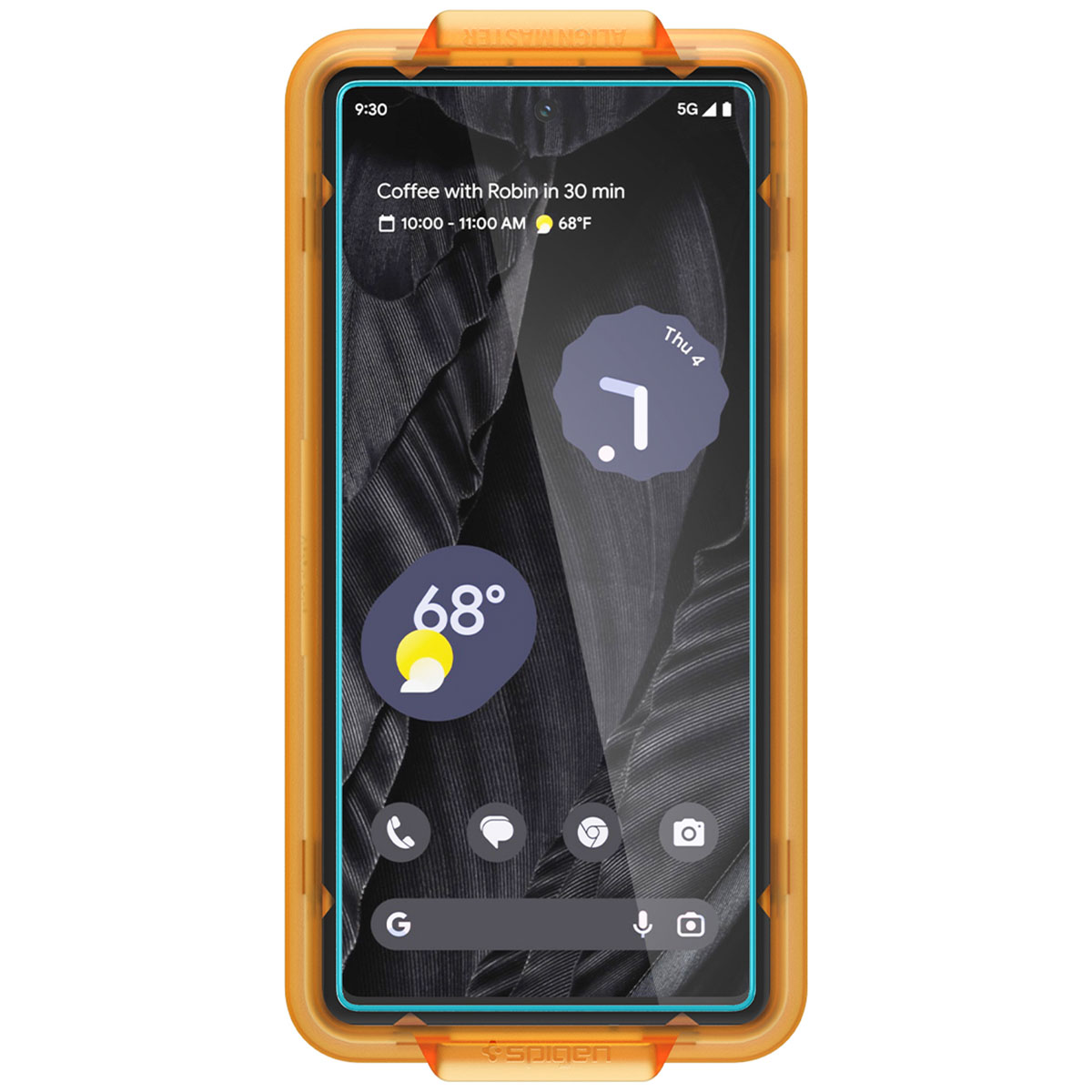 Un téléphone avec un étui. L'écran affiche l'heure et la météo. L'étui est orange.