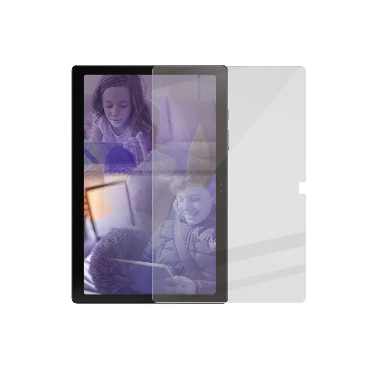 Un tablet con un proteggi schermo sopra. Ci sono tre persone sullo schermo.