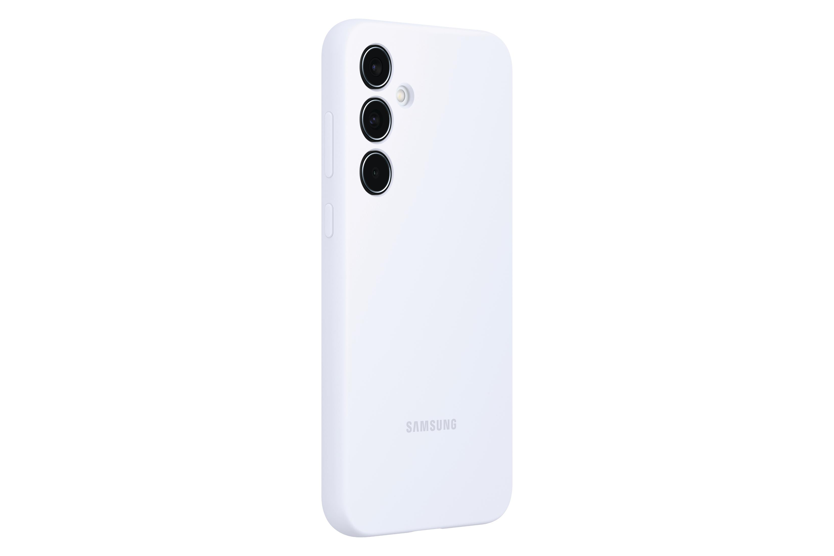 Biały smartfon z trzema tylnymi aparatami na białym tle.
