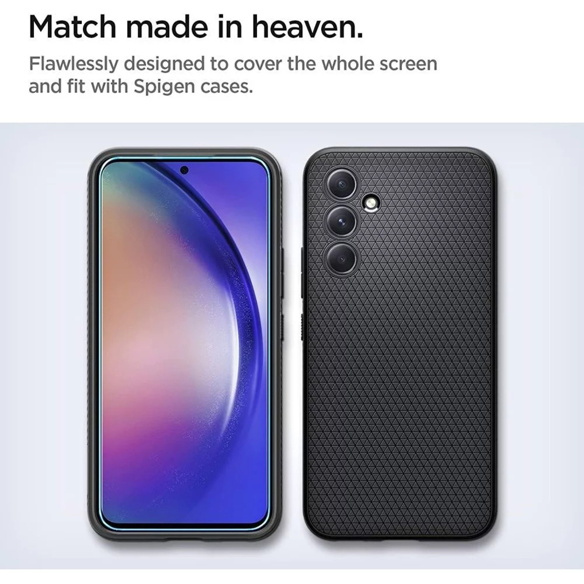 Un téléphone avec un étui et un téléphone à côté avec un protecteur d'écran appliqué.