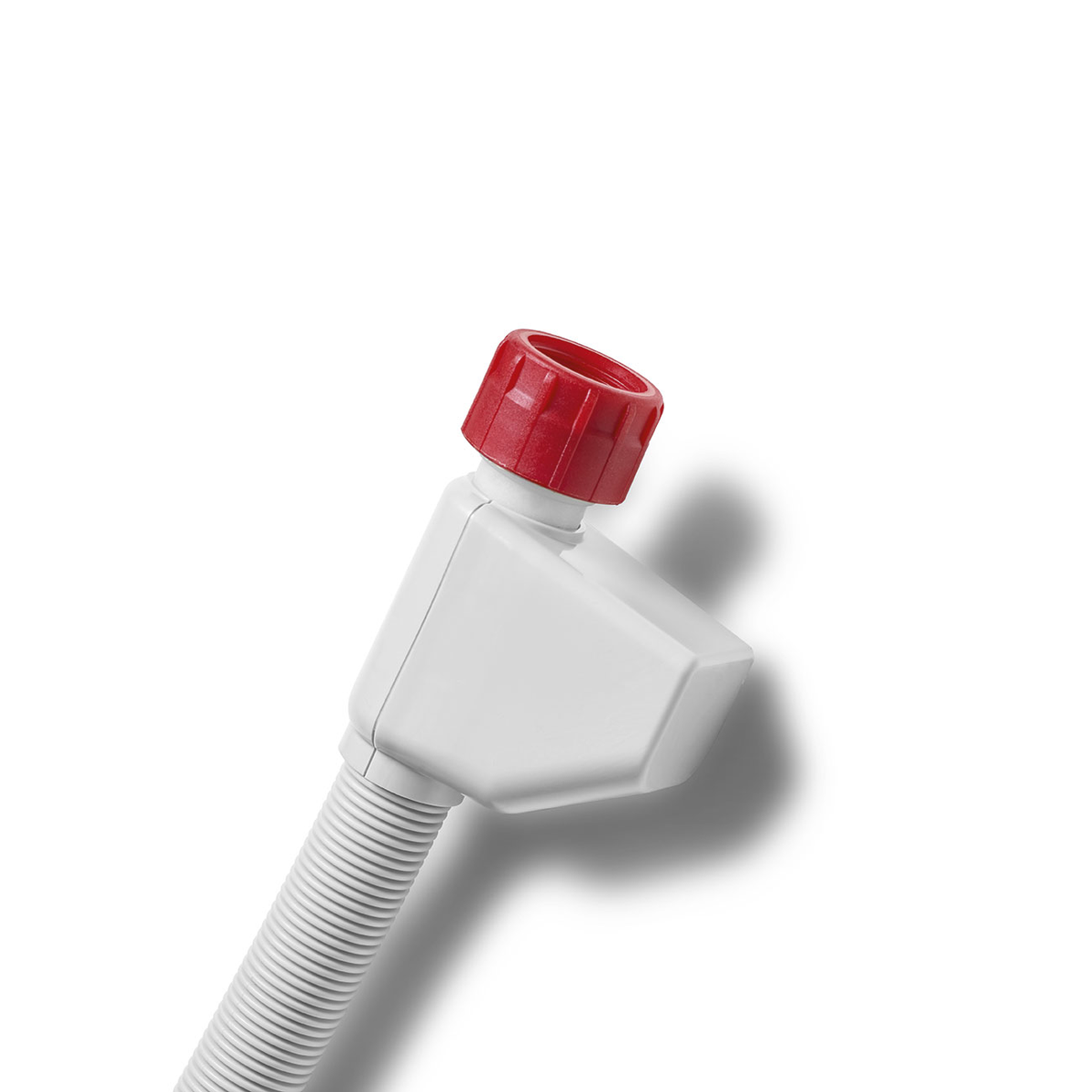 Ugello per tubo dell'acqua bianco e rosso angolato su sfondo bianco.
