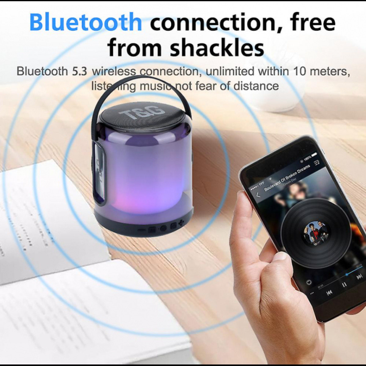 Un altavoz con luces y un teléfono reproduciendo música por Bluetooth.