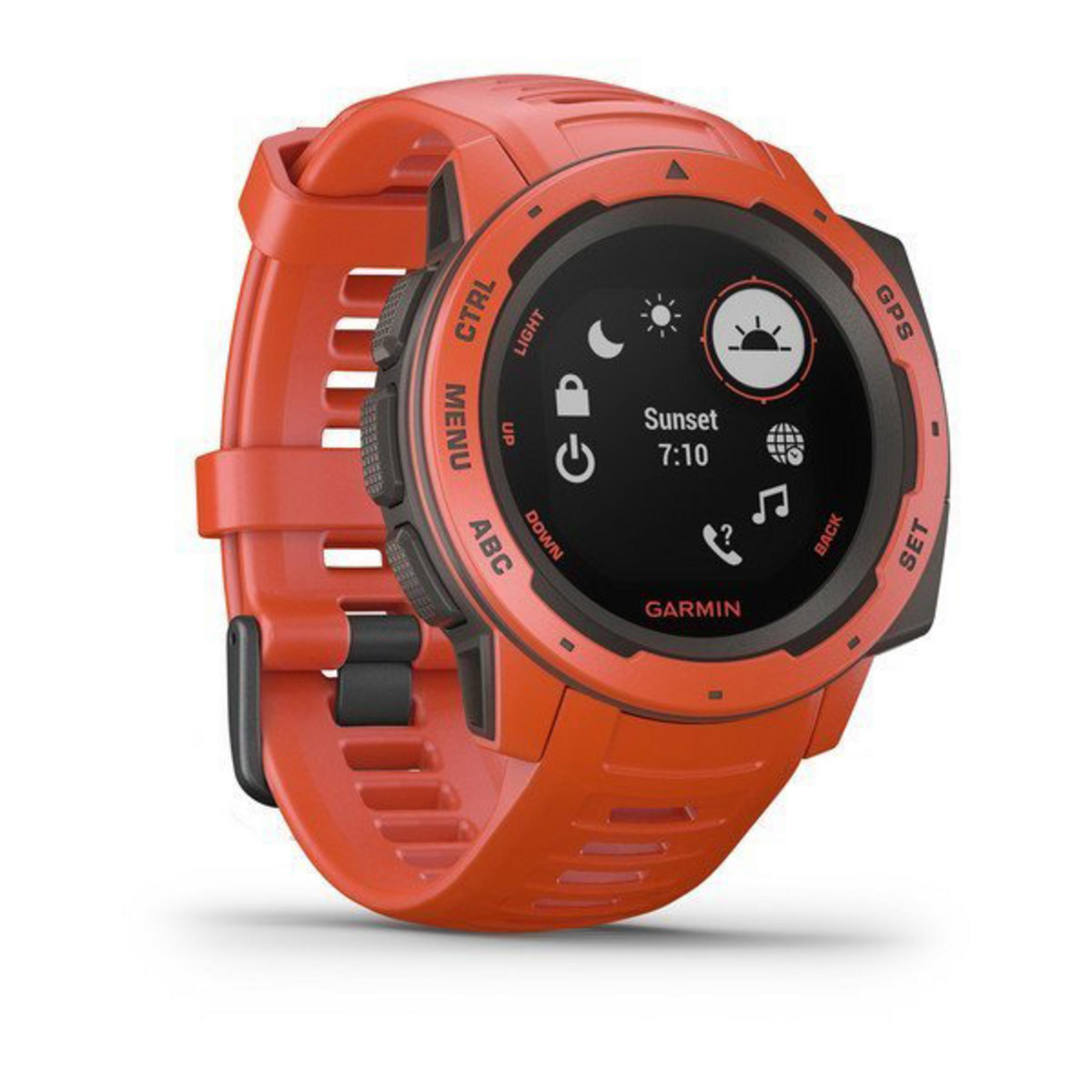 Eine orangefarbene Garmin-Uhr mit schwarzem Bildschirm, der Einstellungen und Zeit anzeigt.