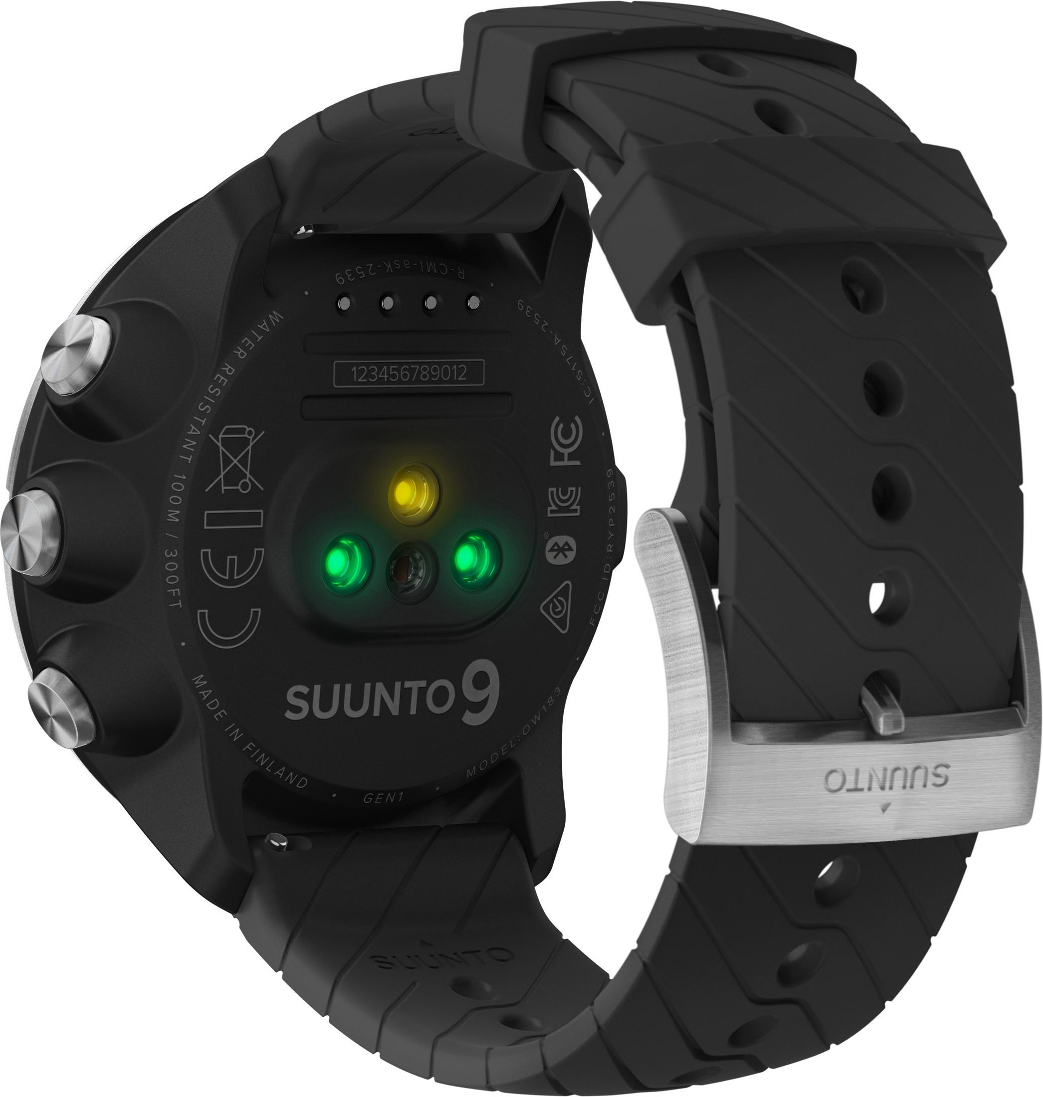 Schwarze Suunto 9 Uhr, mit Herzfrequenzsensoren auf der Rückseite, schwarzes Armband.