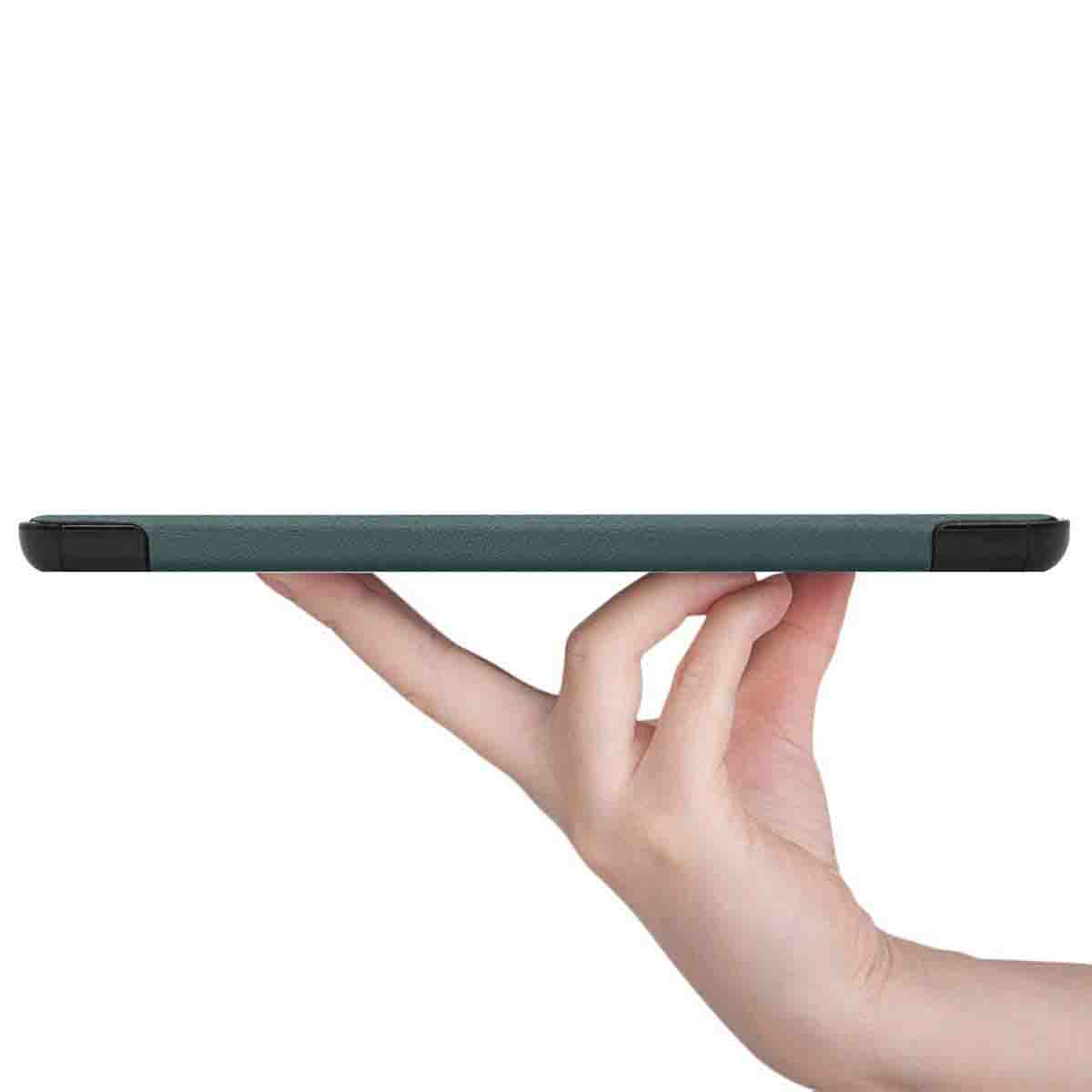Une main tenant une tablette. La tablette est vert foncé, avec des bords noirs.