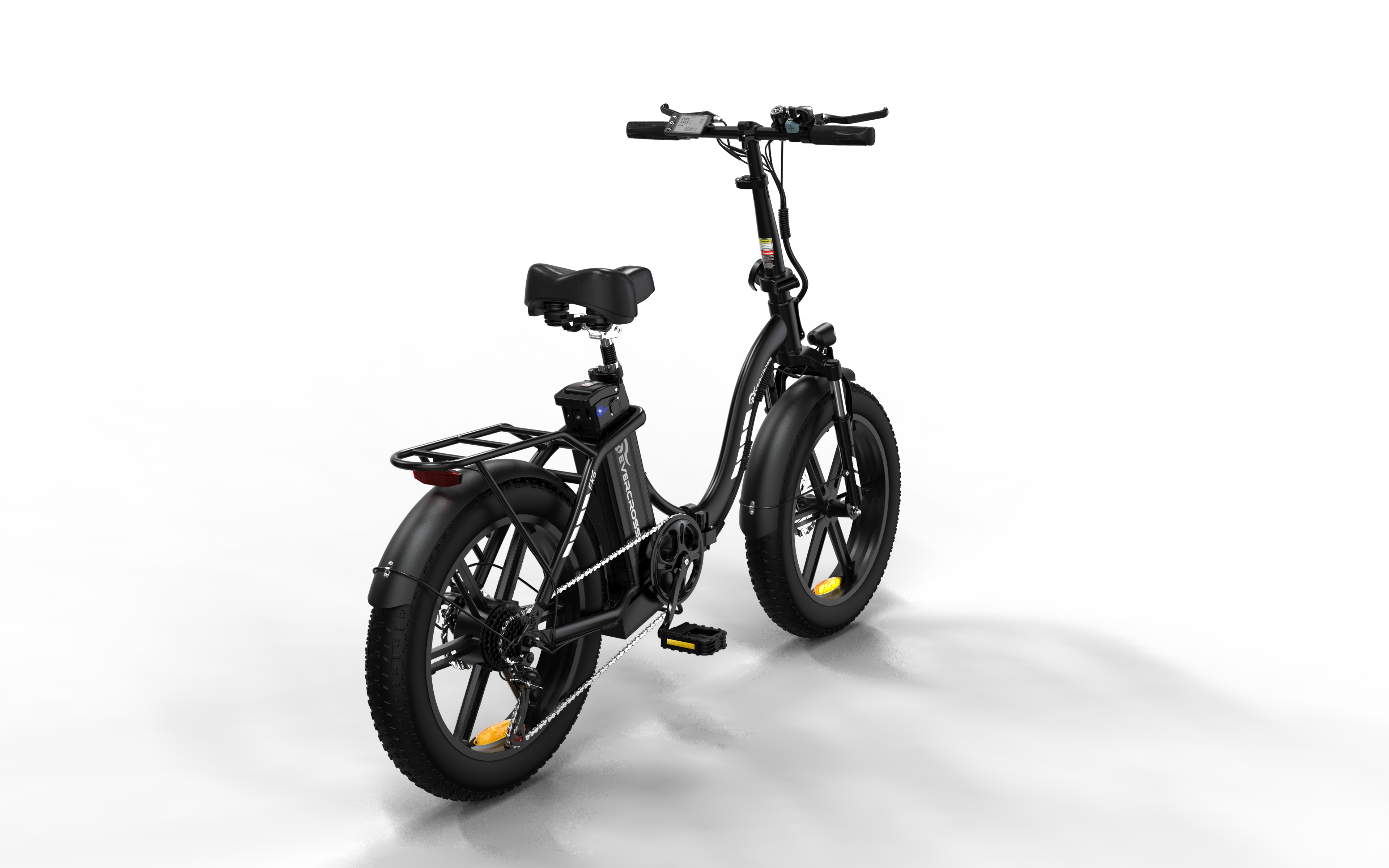 Schwarzes Elektrofahrrad auf schwarzem Hintergrund. Die Rückansicht zeigt Sitz, Räder und Akku.