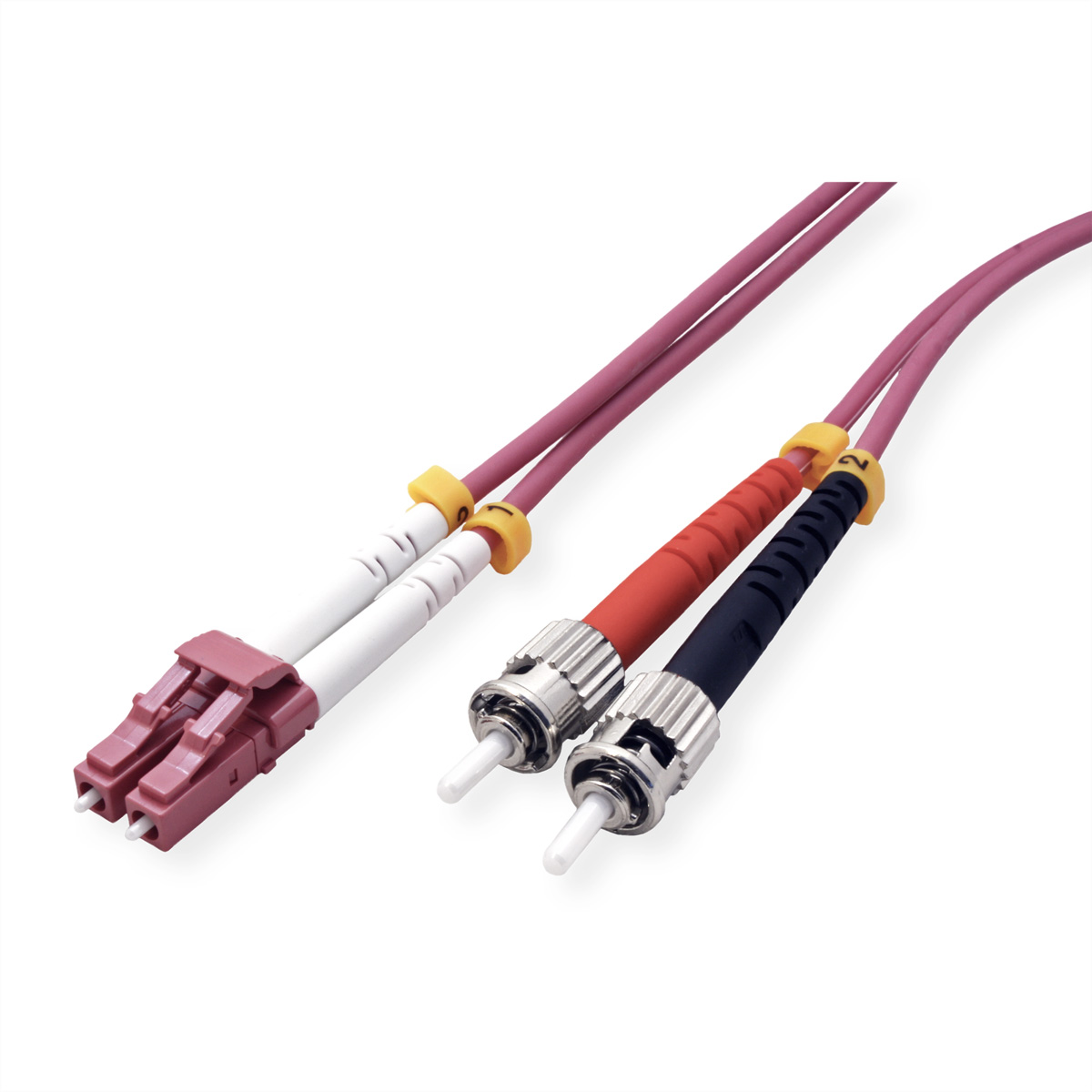 Deux câbles à fibre optique avec connecteurs. Un connecteur est rouge, l'autre noir. Les connecteurs sont roses et blancs.