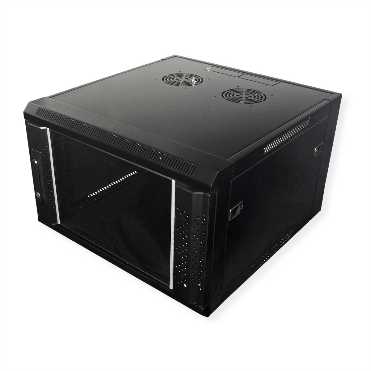 Un armadio rack per server nero, con porte in vetro e ventilazione, su sfondo bianco.
