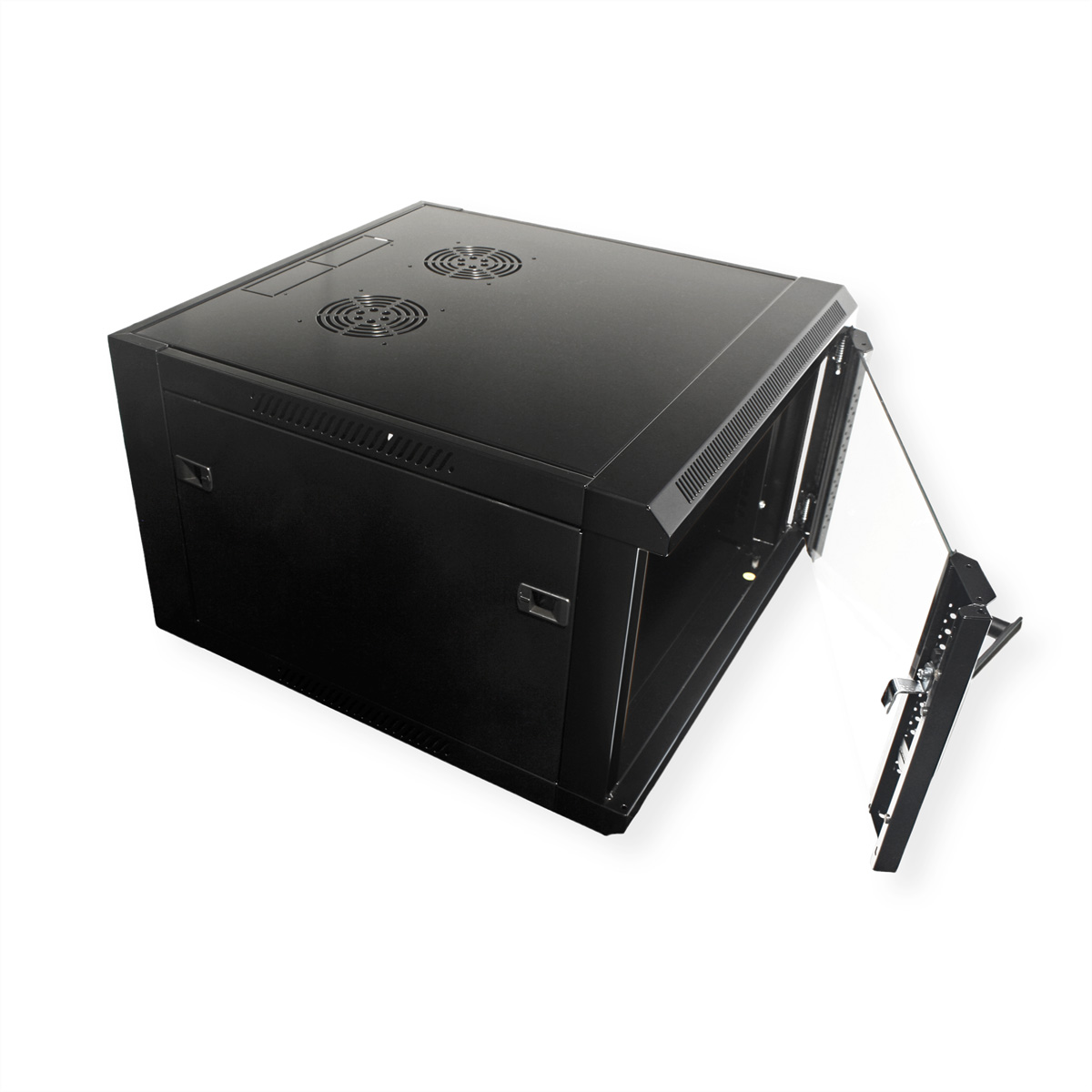 Armadio rack server nero con porta frontale aperta. Due ventole sopra. Vista angolata.