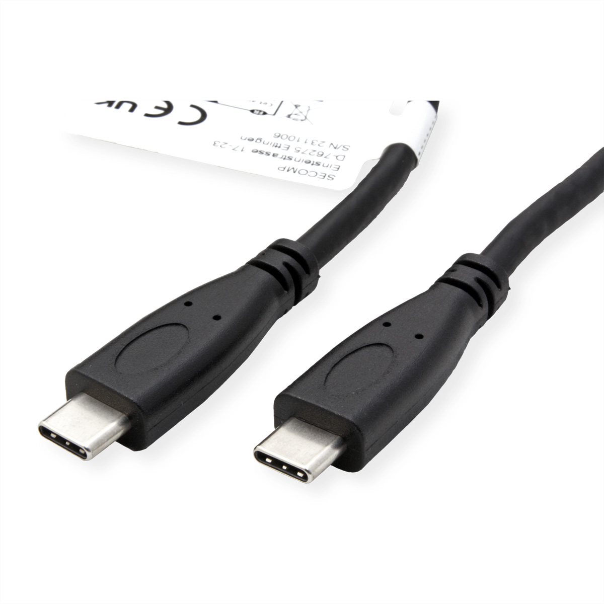 Zwarte USB-C-kabels met connectoren, schuin en close-up.